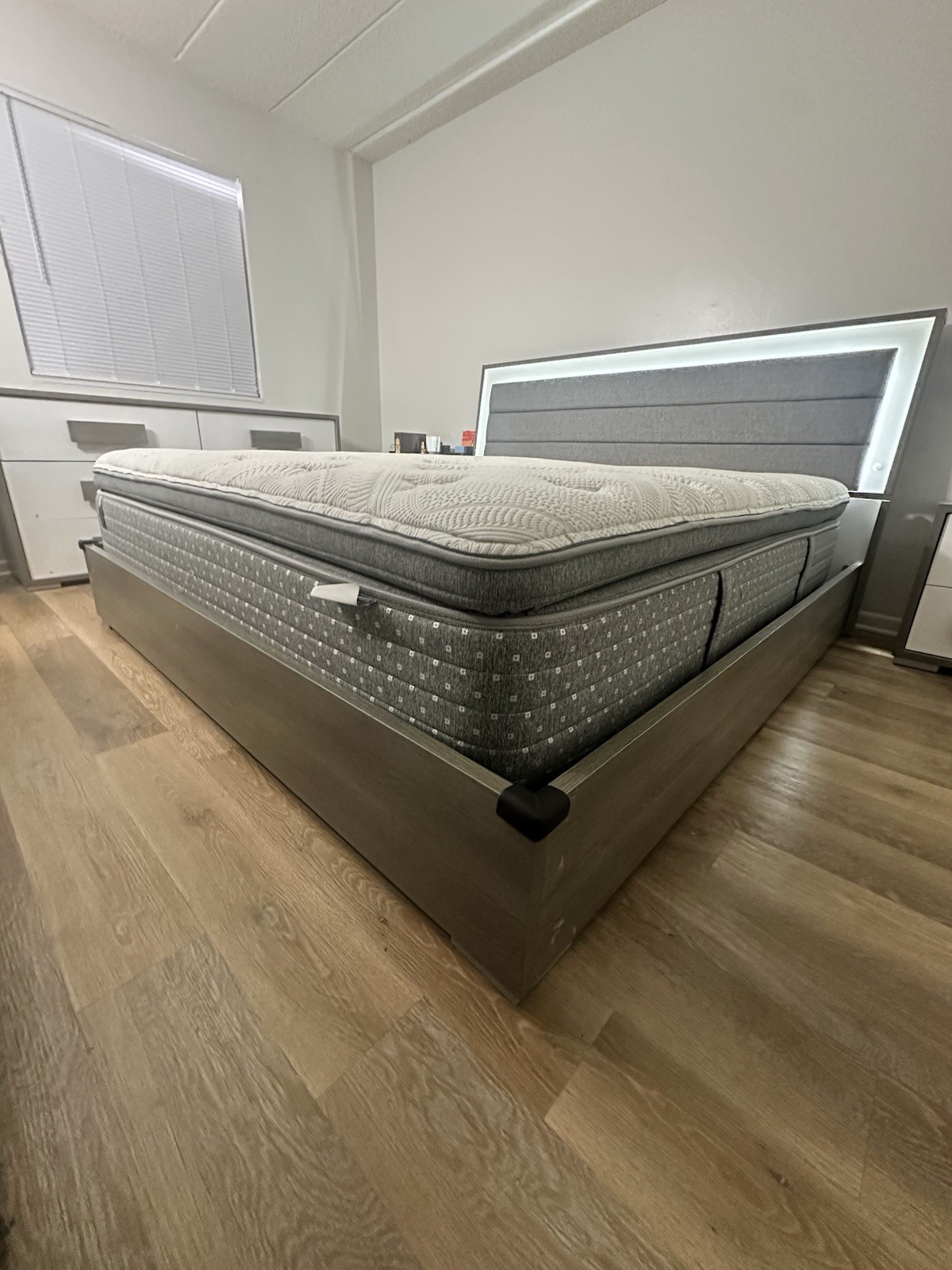 CARLO perazzi King Firm Pillow Top Mattress Gray/White