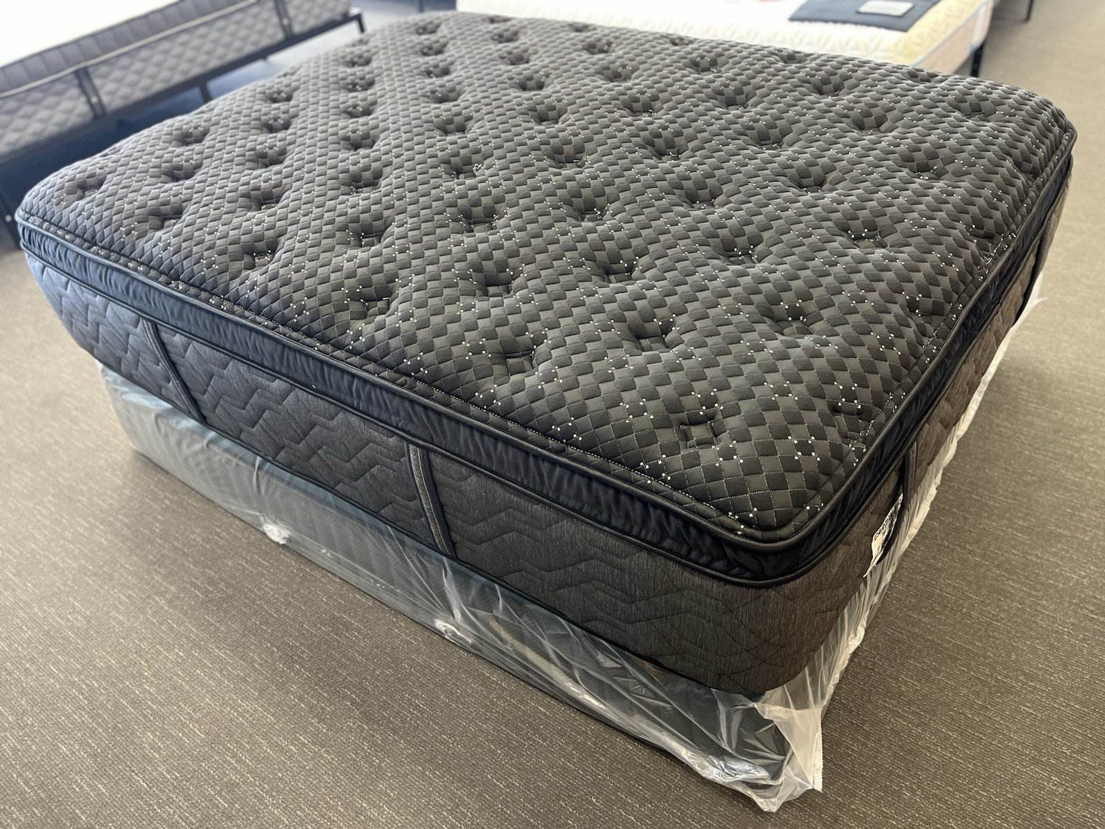 BEAUTYREST BLACK Series 3 PLUSH PILLOW-TOP Queen MATTRESS $5k Free Shipping