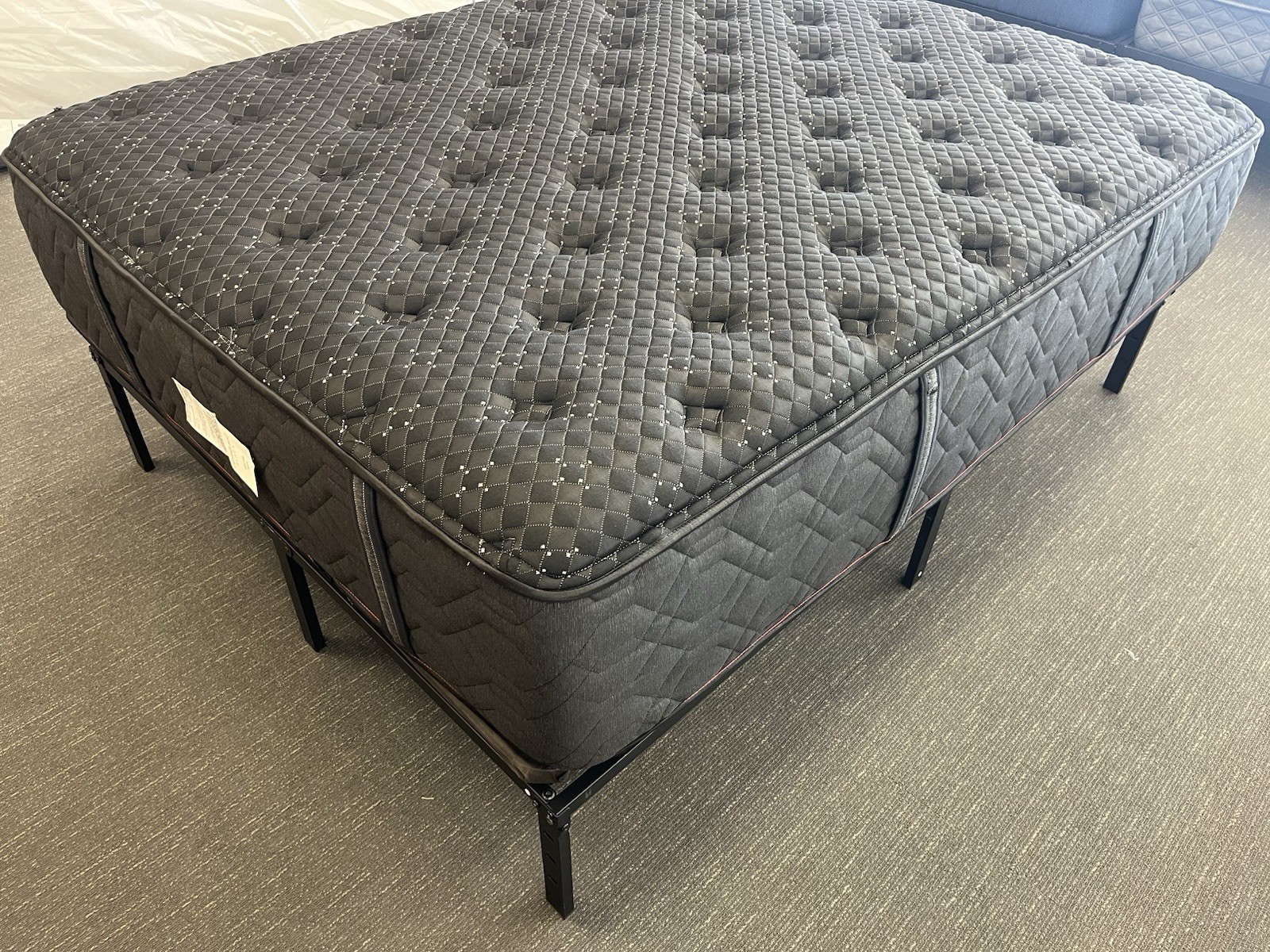 New BEAUTYREST BLACK Series 3 Medium Queen MATTRESS $4,000.00 Free Shipping
