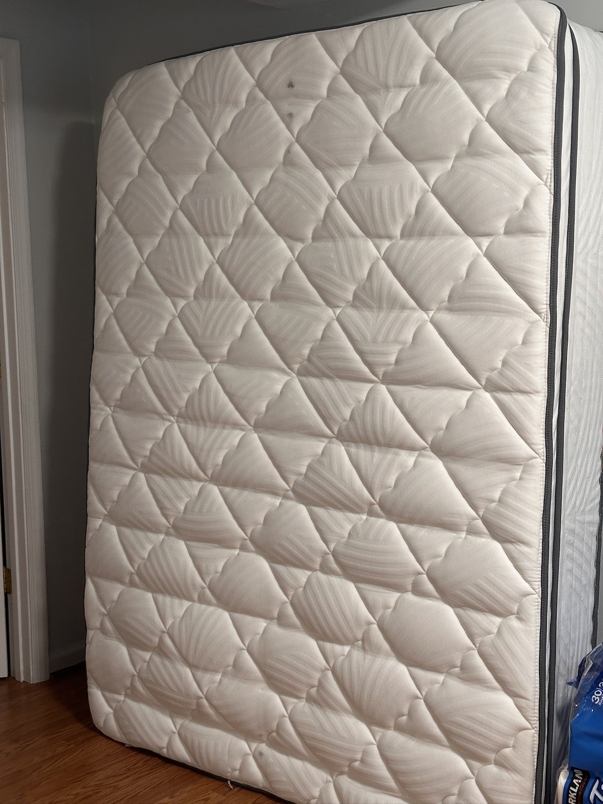 Novilla Queen Mattress Medium Firm for Back Pain Relief and Support