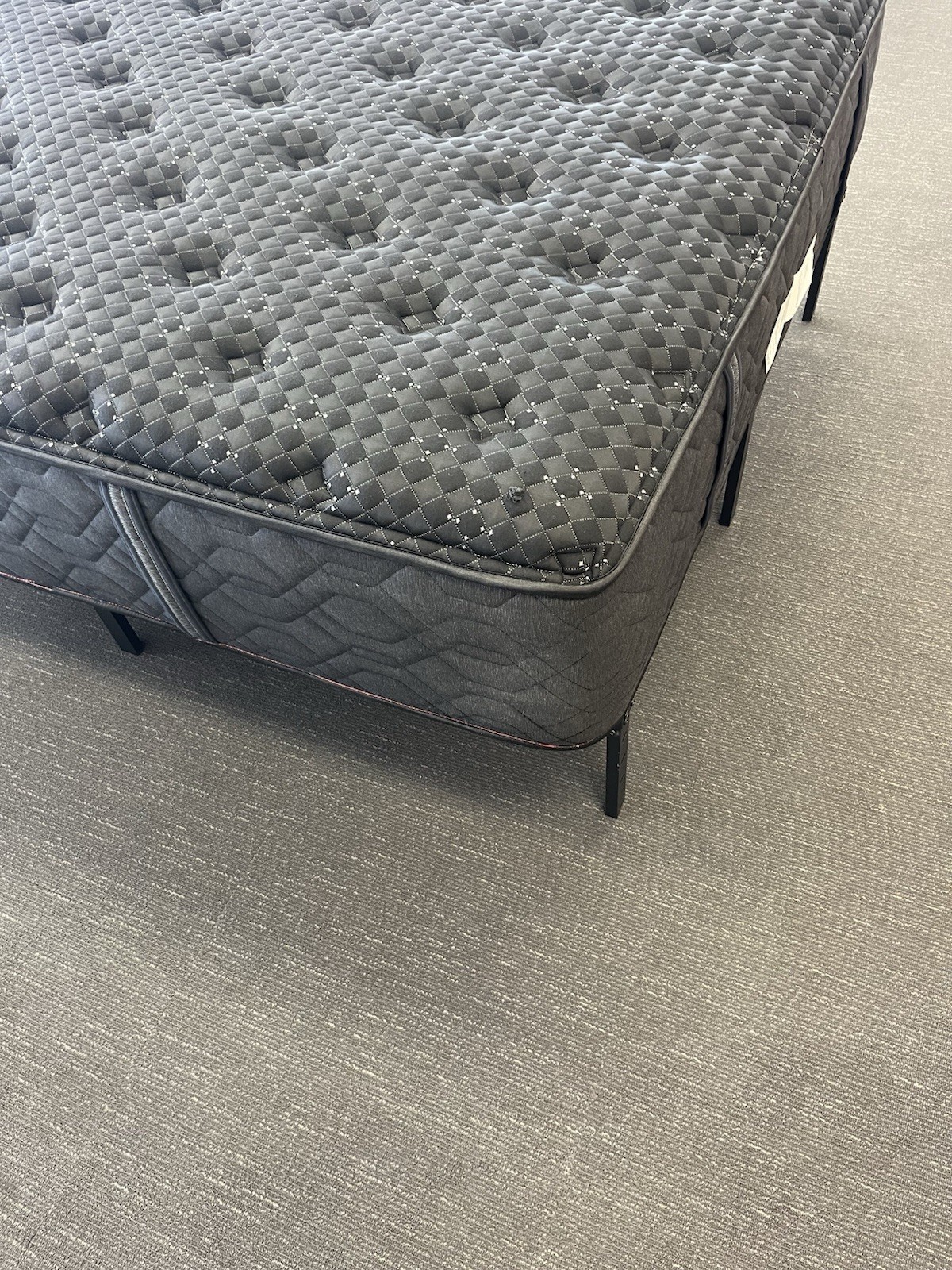 New BEAUTYREST BLACK Series 3 Medium Queen MATTRESS $4,000.00 Free Shipping