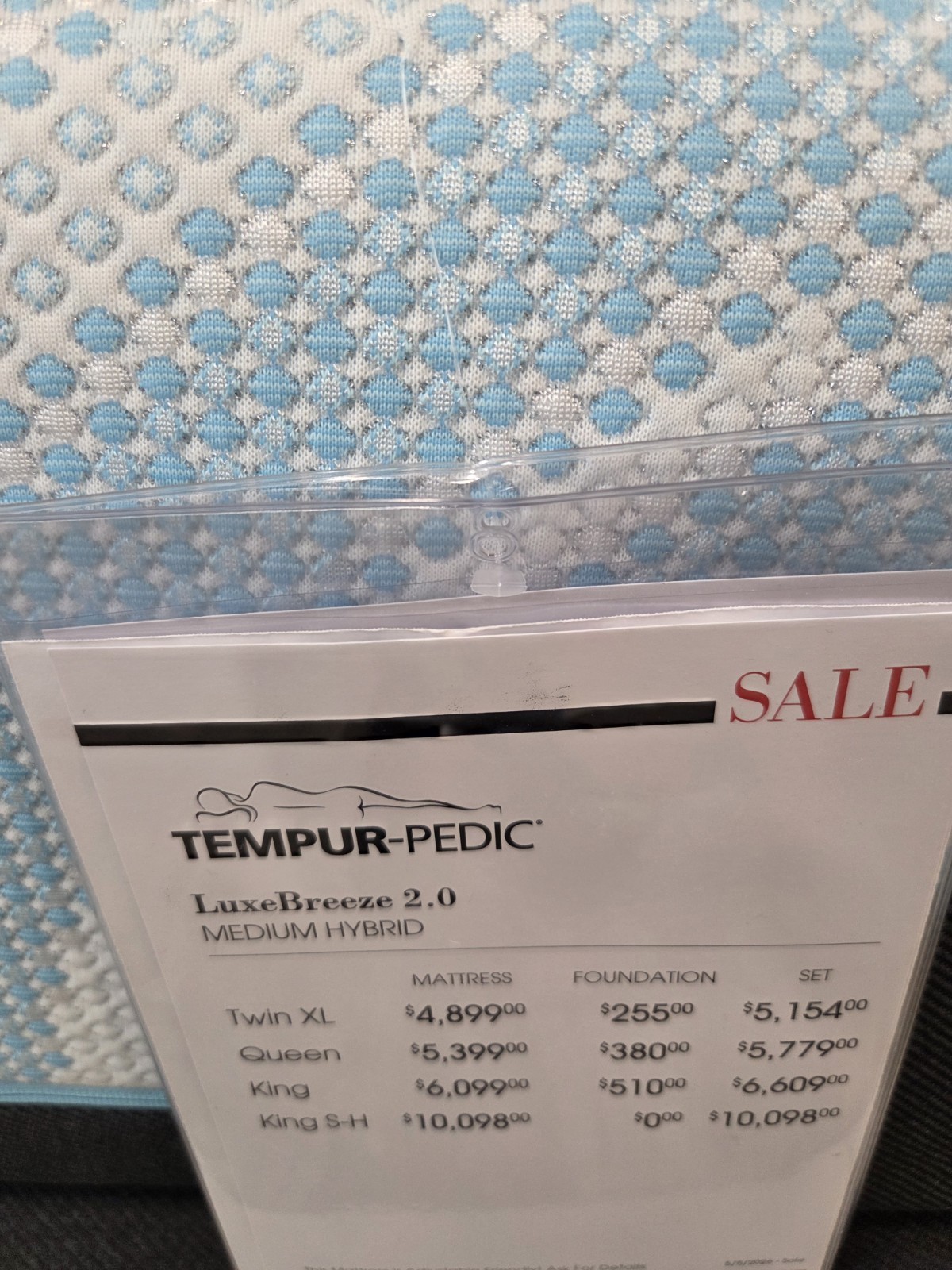 Tempur-Pedic King Lux Breeze med hybrid on 2 Tempur-Ergo ProSmart bases