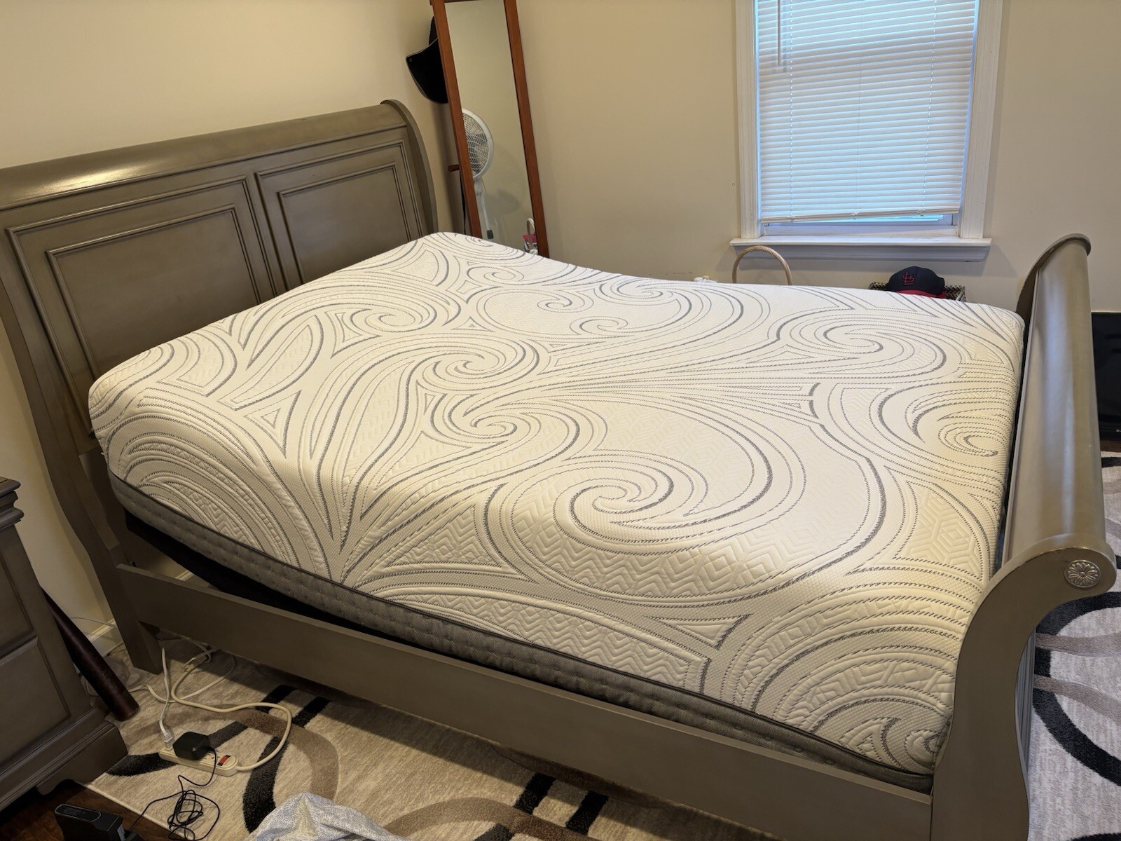 BobOpedic Twilight Queen Wood Frame With Mattress