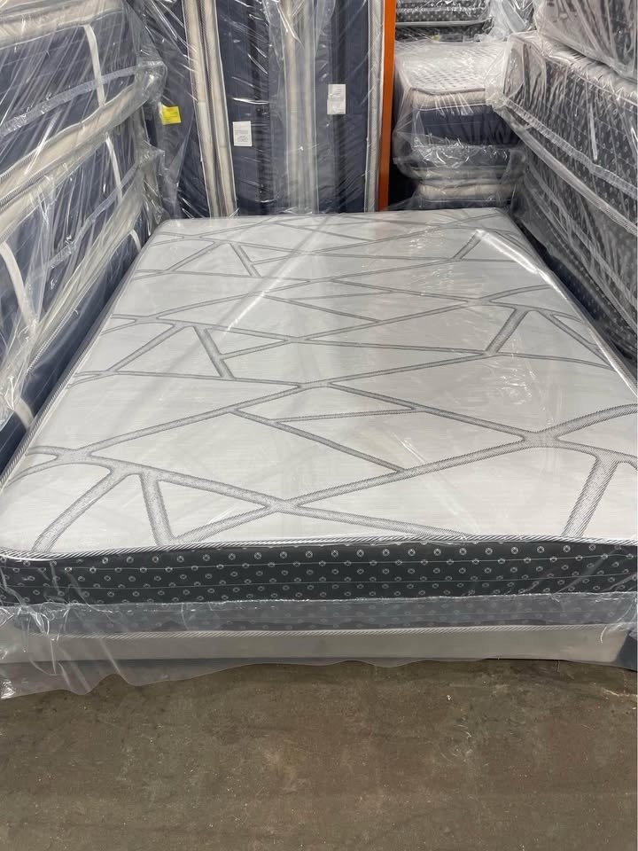 Queen Innerspring Mattress Firm Quilted Top Gray/White Geometric Pattern