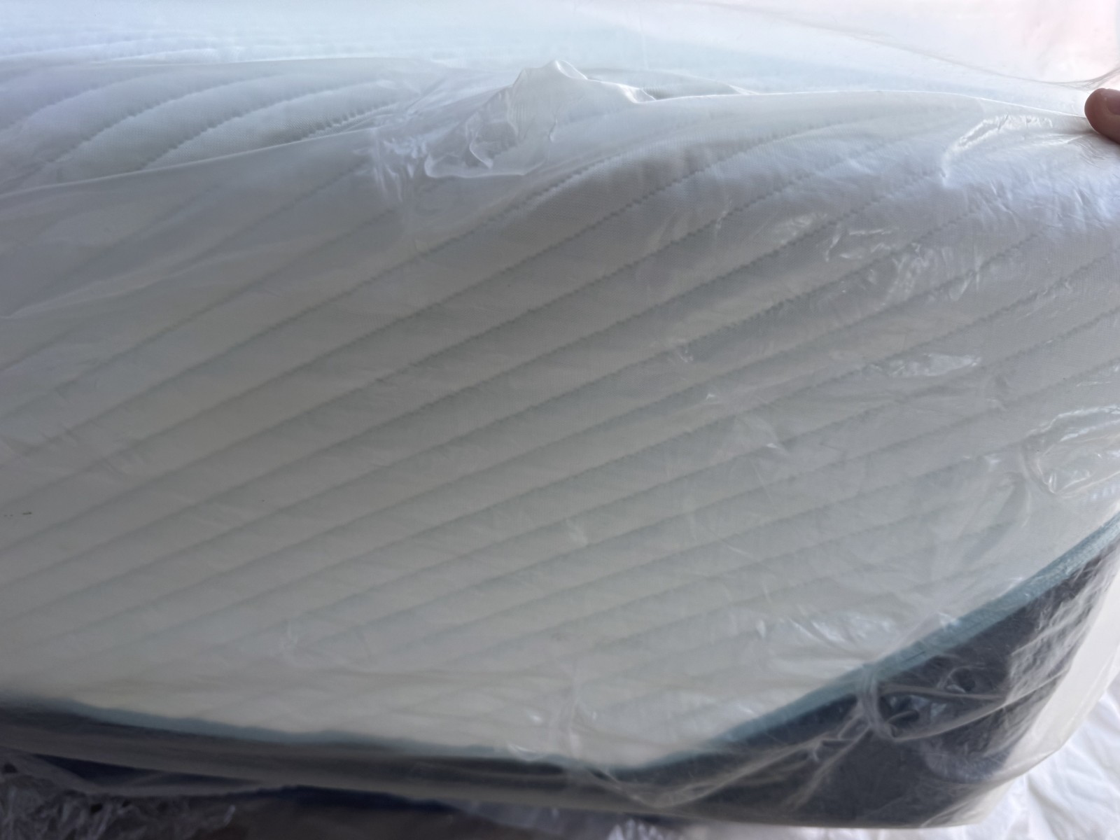 Tempur-pedic mattress Pro Adapt Medium Contour Twin XL/ Split CK ex-display.