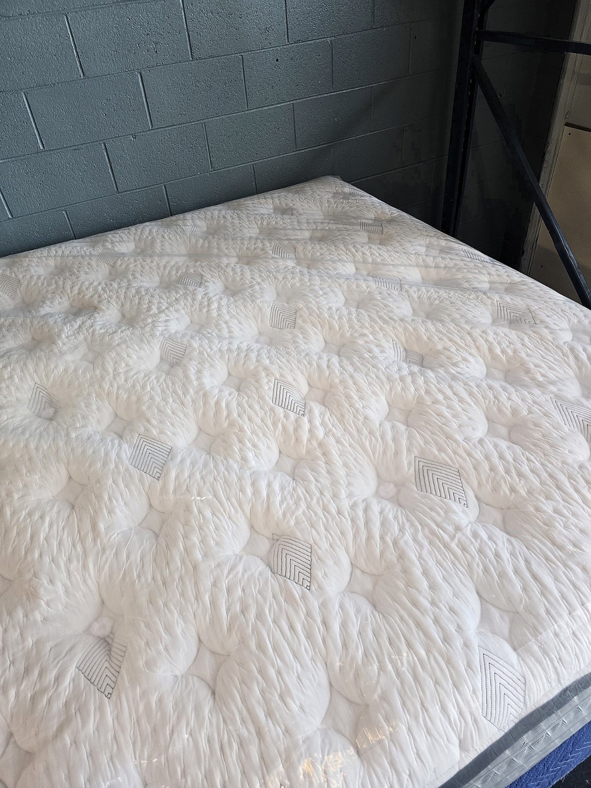 Aireloom HYBRID LUXURY FIRM CAL-KING SIZE
