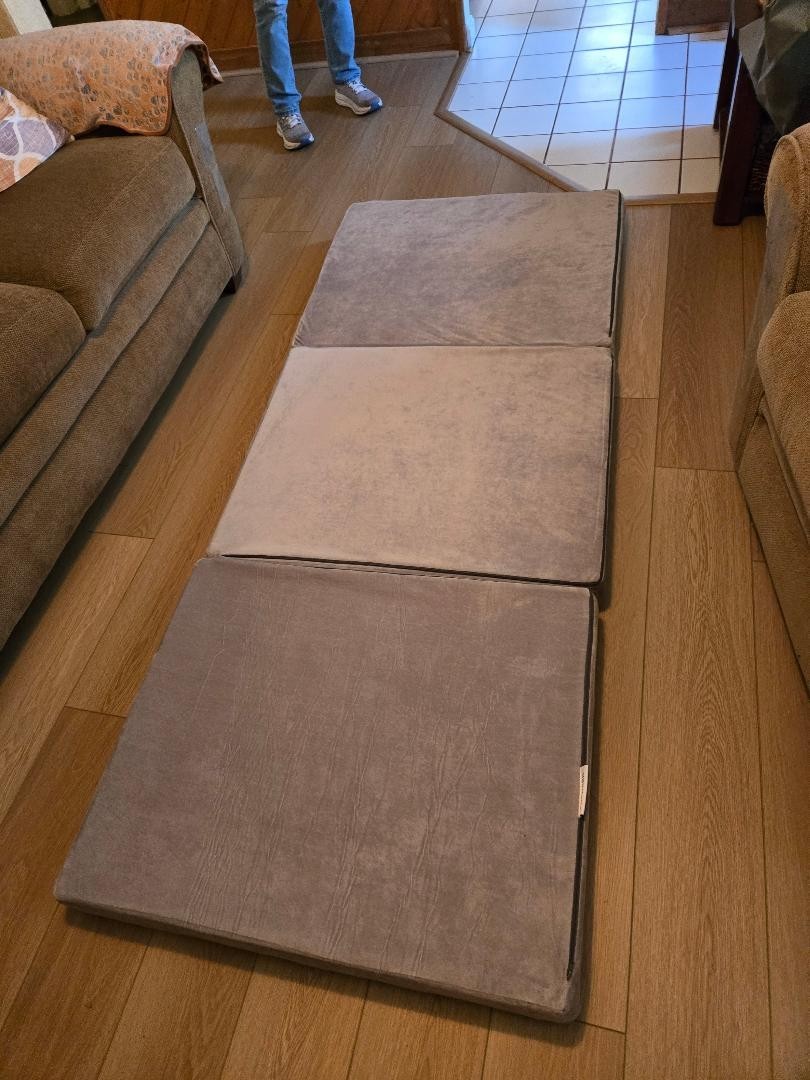 Tri-Folding single mattress foam topper 4″ w/removable washable cover 31″ x 75″
