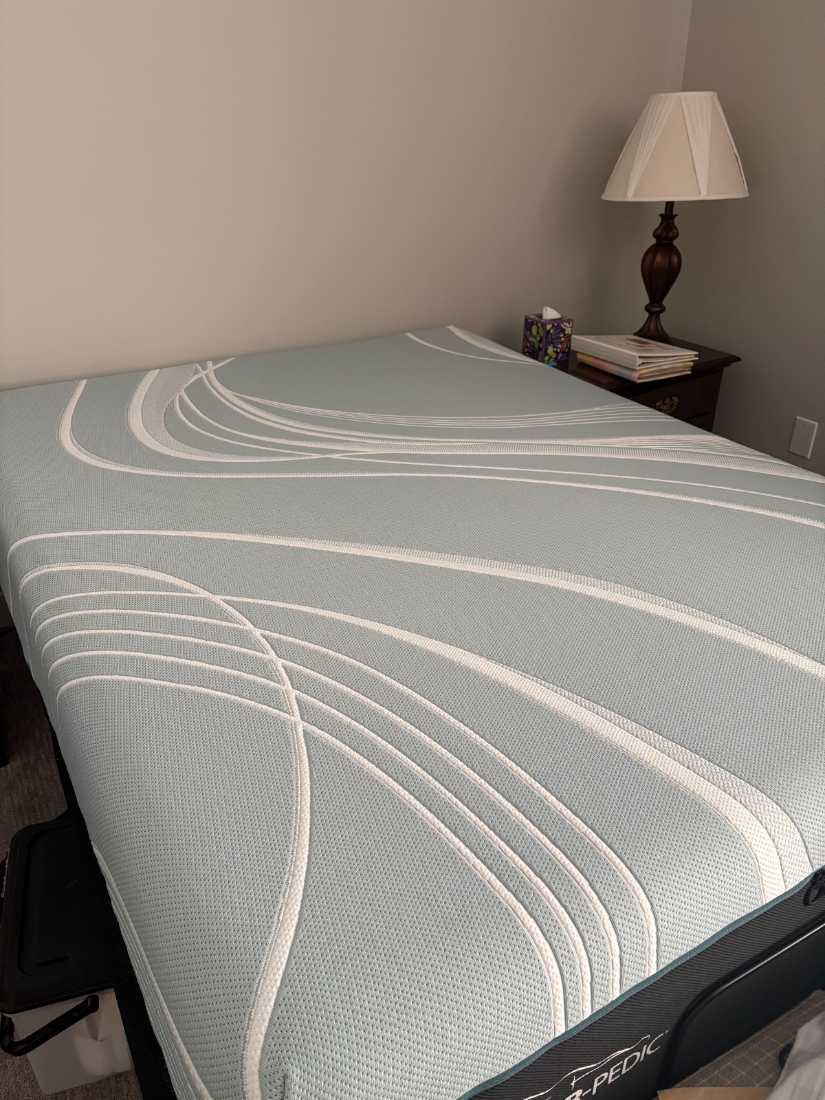 Tempur-Pedic LuxeAdapt 2.0 Medium Hybrid Queen Mattress