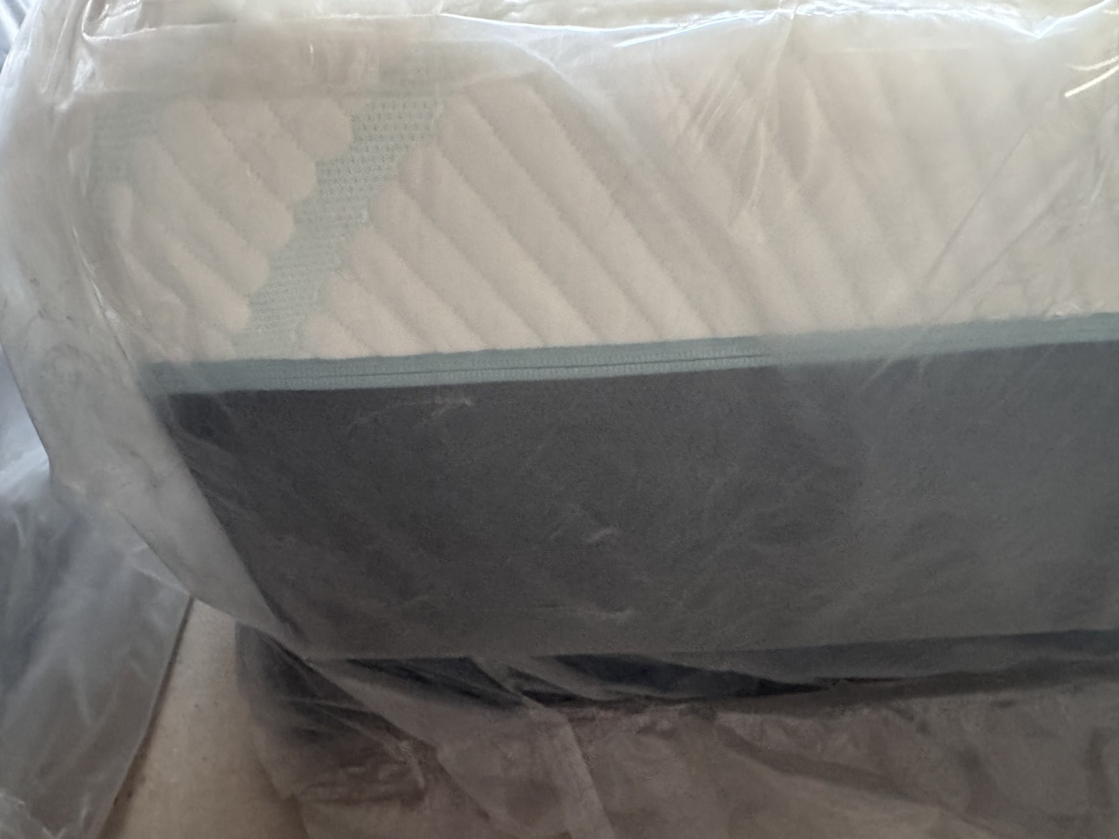 Tempur-pedic mattress Pro Adapt Medium Contour Twin XL/ Split CK ex-display.