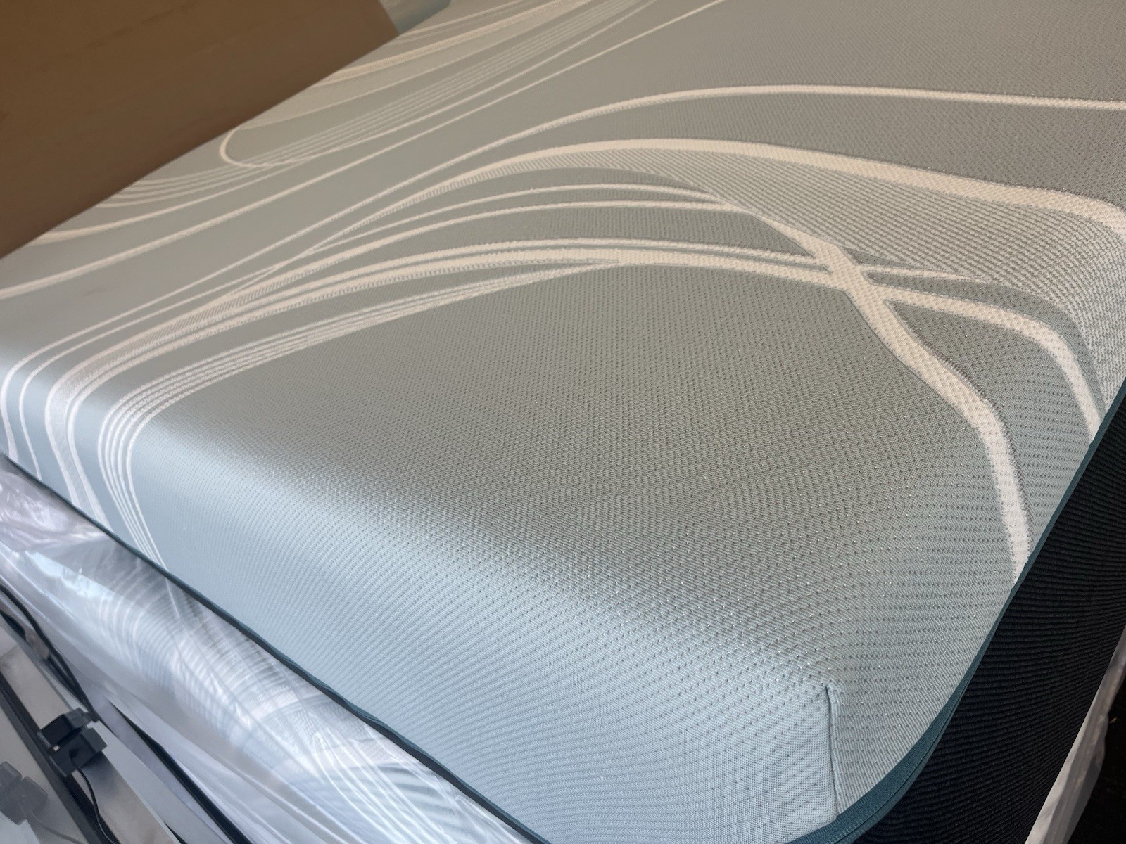 TEMPURPEDIC LUXE ADAPT LuxeAdapt 2.0 Firm King Mattress $4,999 Free Shipping