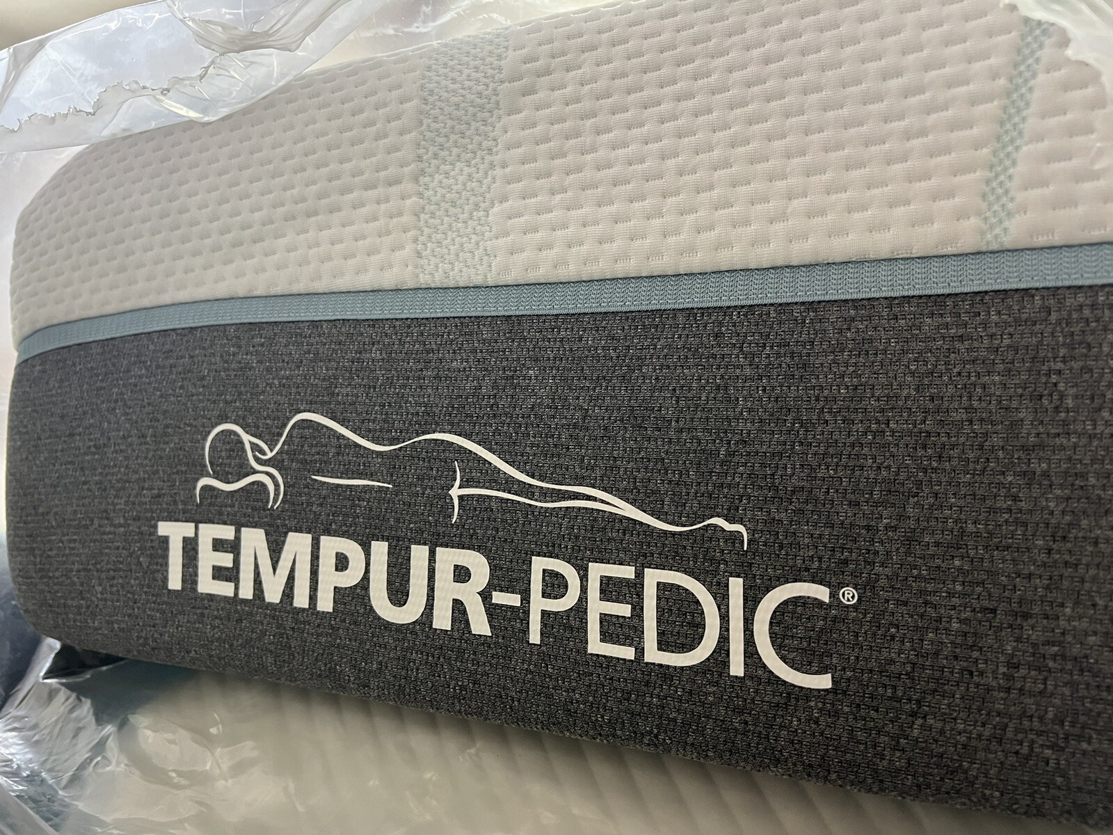 TempurPedic SUPREME MEDIUM 11.5” QUEEN MATTRESS NEW CLEARANCE FAST SHIP