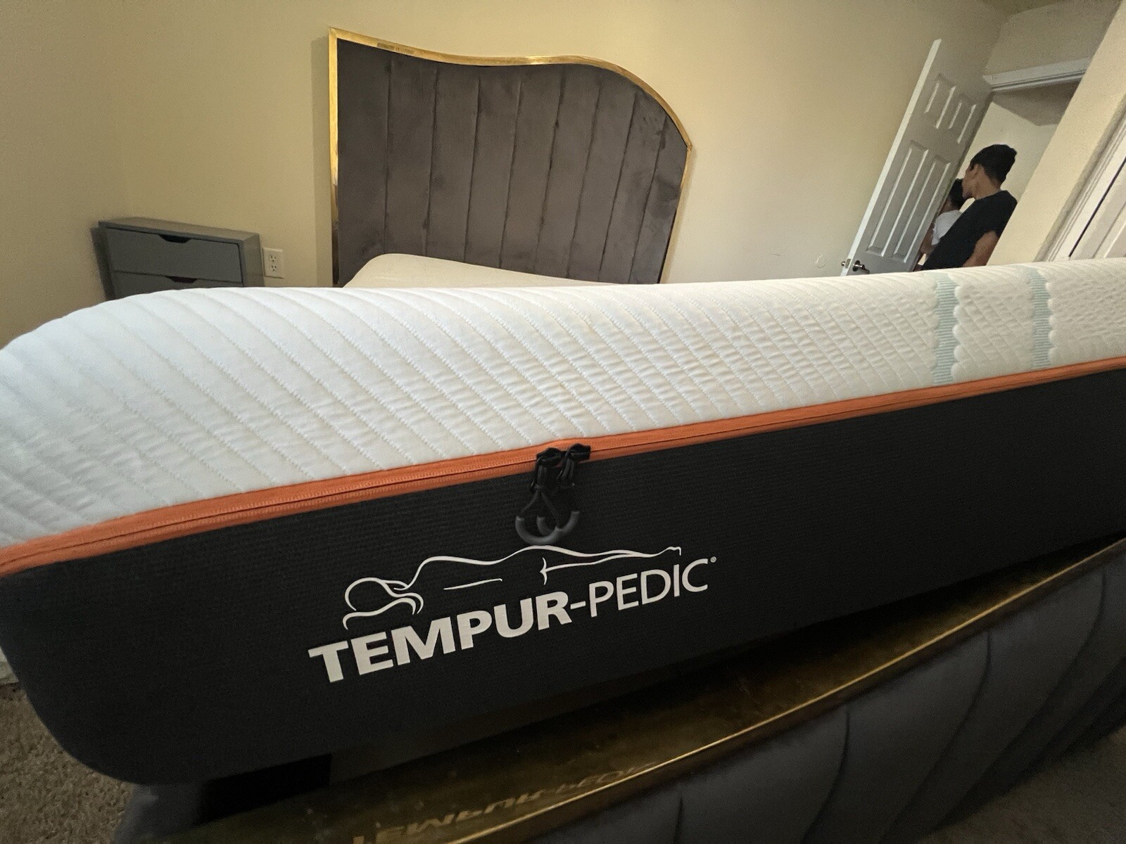 TempurPedic PRO ADAPT CONTOUR MEDIUM QUEEN 12″ MATTRESS CLEARANCE FAST SHIPPING