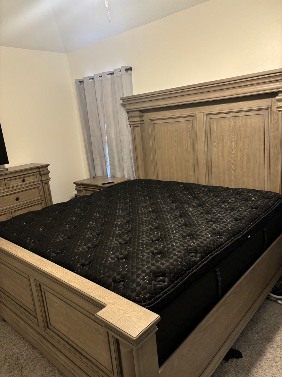Simmons Beautyrest Black Series 3 Three Medium King Mattress $4299