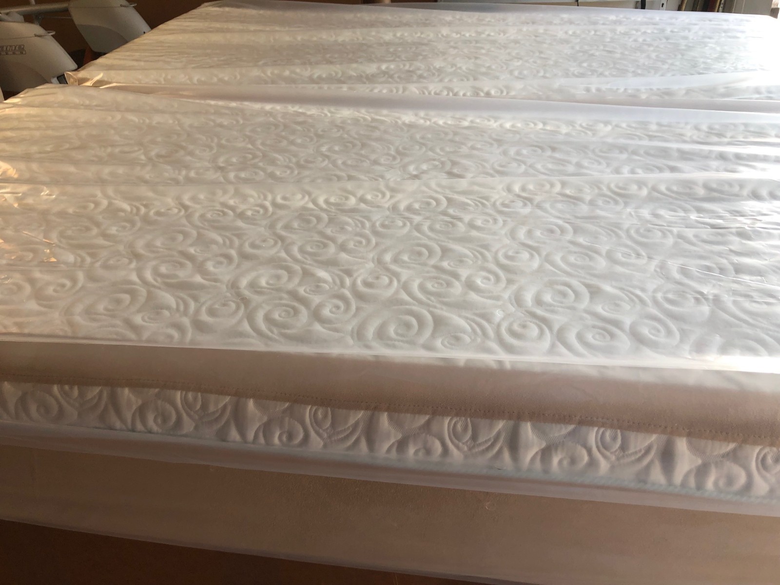 Tempurpedic Rhapsody Breeze Split King Mattress MSRP $6598 FREE SHIPPING!