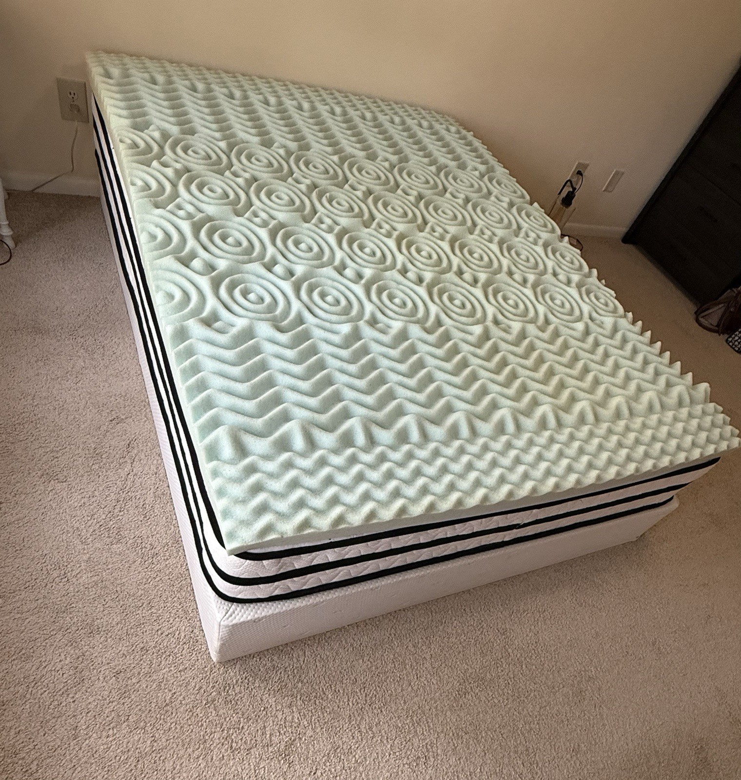 Ashley Furniture Queen Memory Foam Mattress Medium Firm White Embroidered