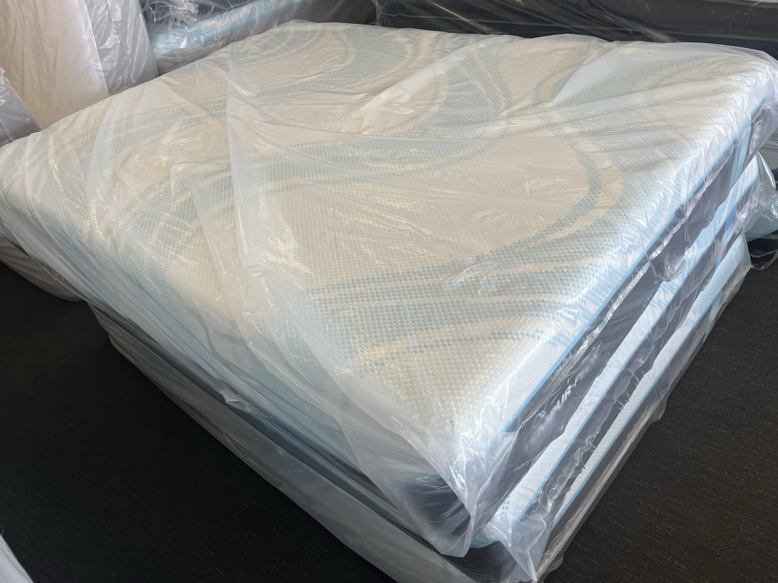 TEMPURPEDIC Tempur-Pedic ProBreeze PRO BREEZE 2.0 Medium QUEEN MATTRESS FreeShip
