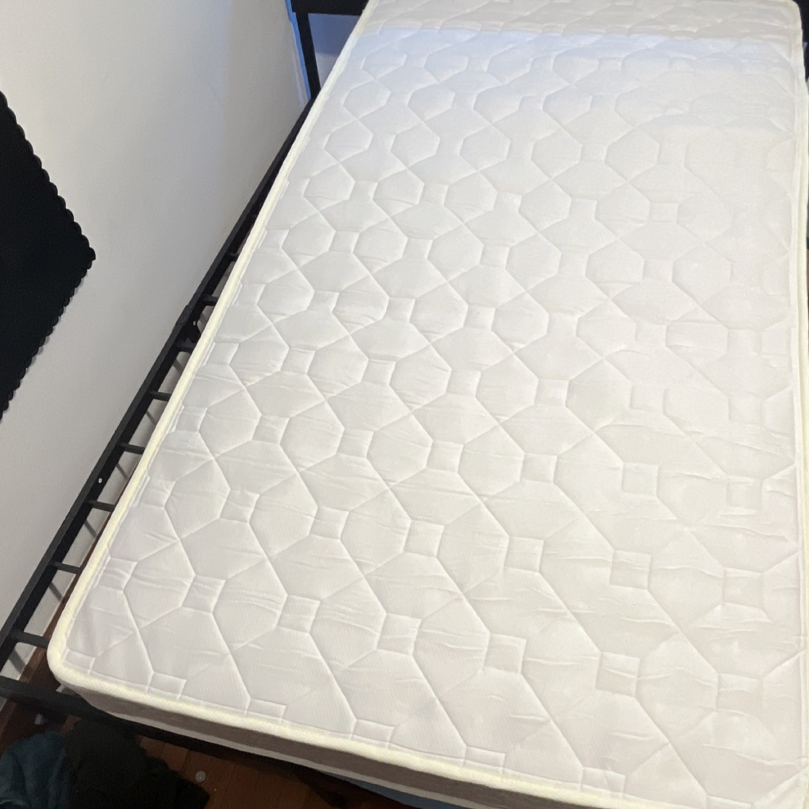 Twin Innerspring Mattress Medium Firm Breathable White Abstract Print