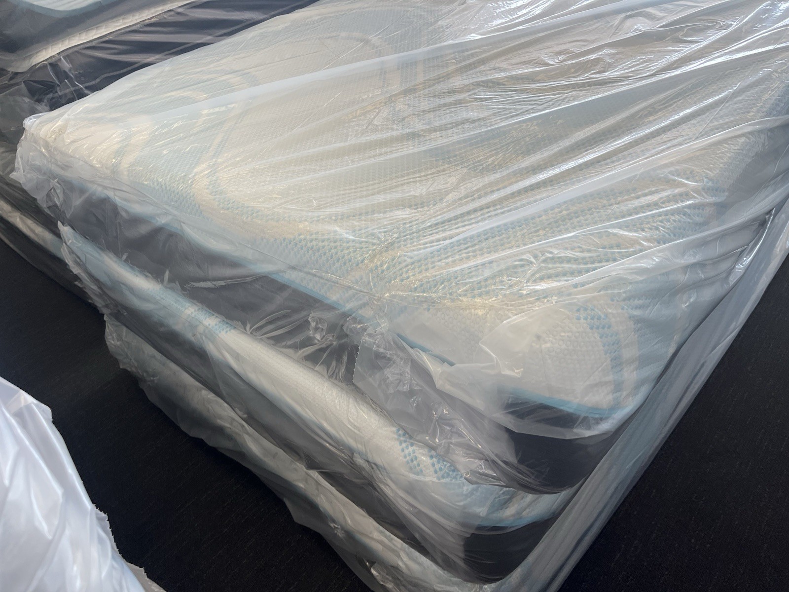 TEMPURPEDIC Tempur-Pedic ProBreeze PRO BREEZE 2.0 Medium QUEEN MATTRESS FreeShip