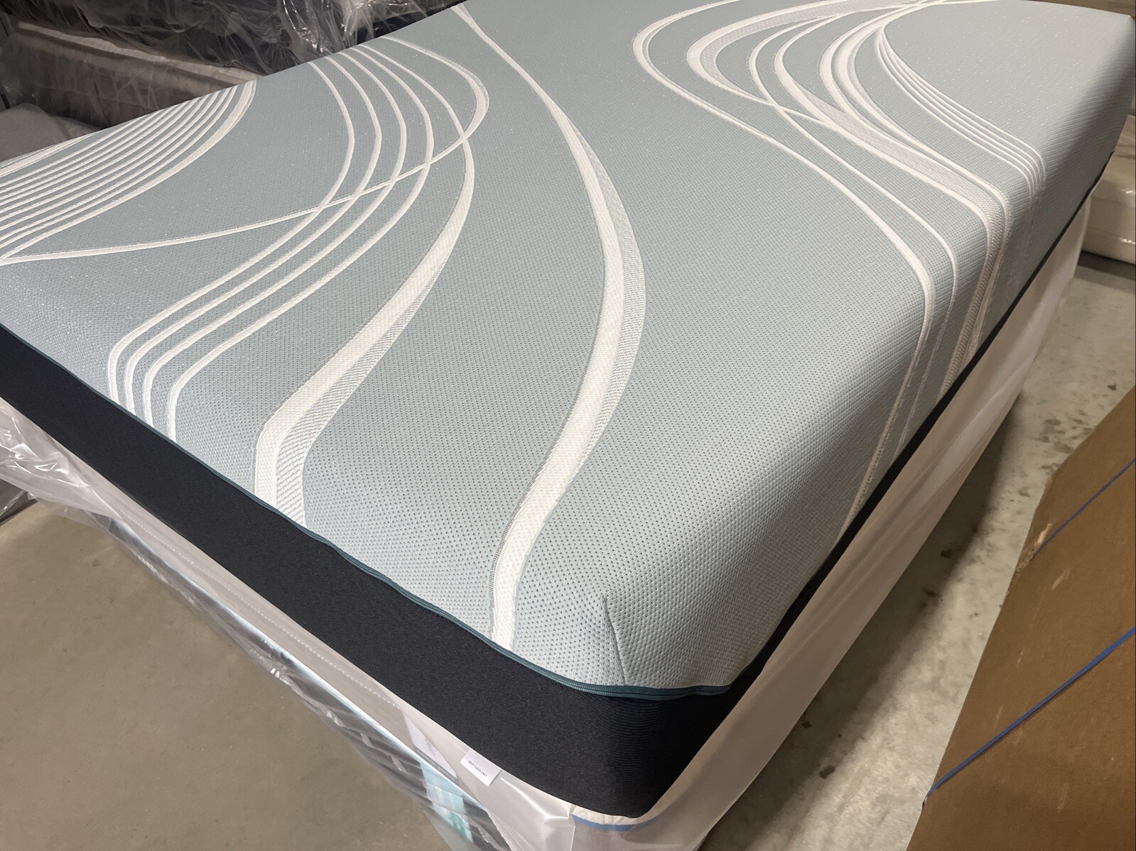New Tempurpedic LuxeAdapt Soft 2.0 Queen Mattress $4,699 Free Shipping