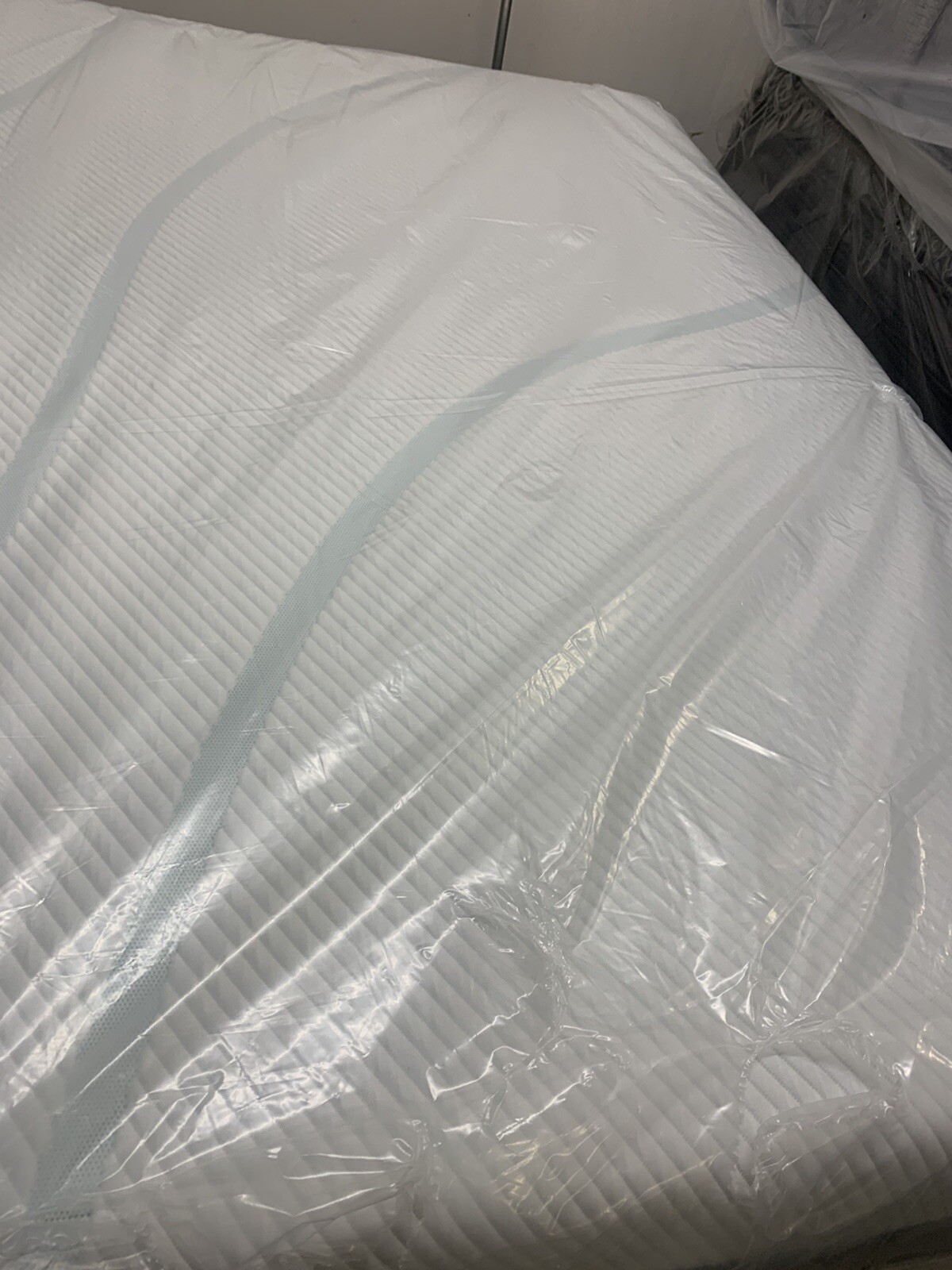 TempurPedic ADAPT HYBRID MEDIUM KING 11″ MATTRESS NEW IN BOX CLOSEOUT FAST SHIP