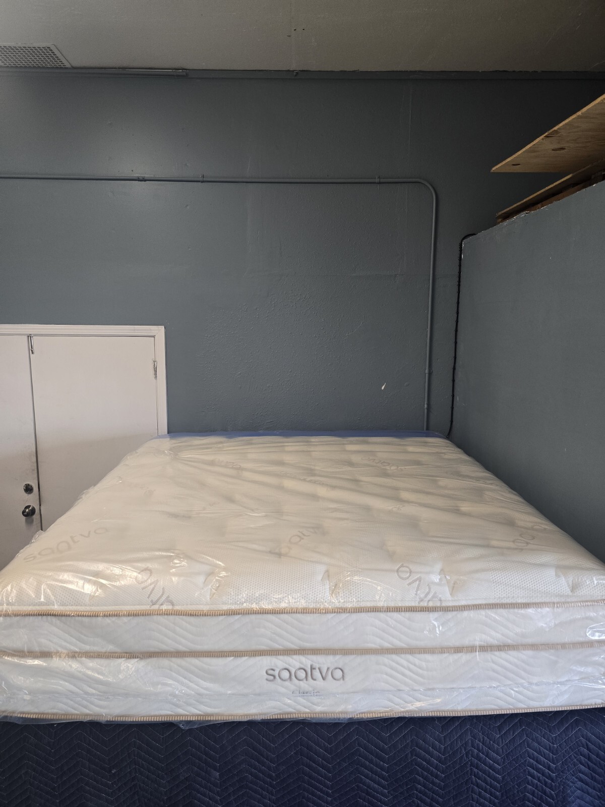 Saatva Classic 14.5″ Cal-KING SIZE Mattress LUXURY FIRM.