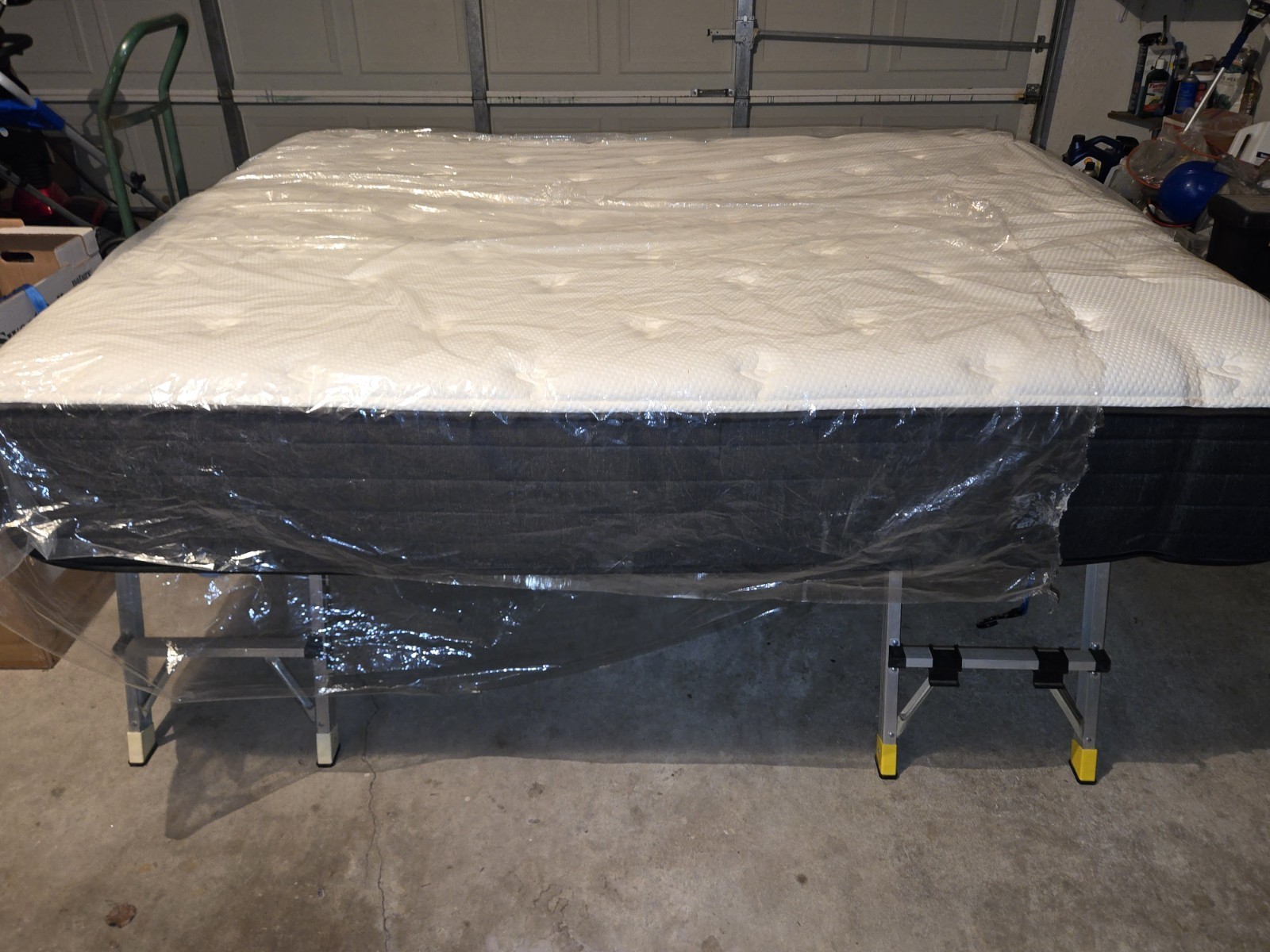 Wilderness RV Mattress Queen Pocket Spring Soft White Black New