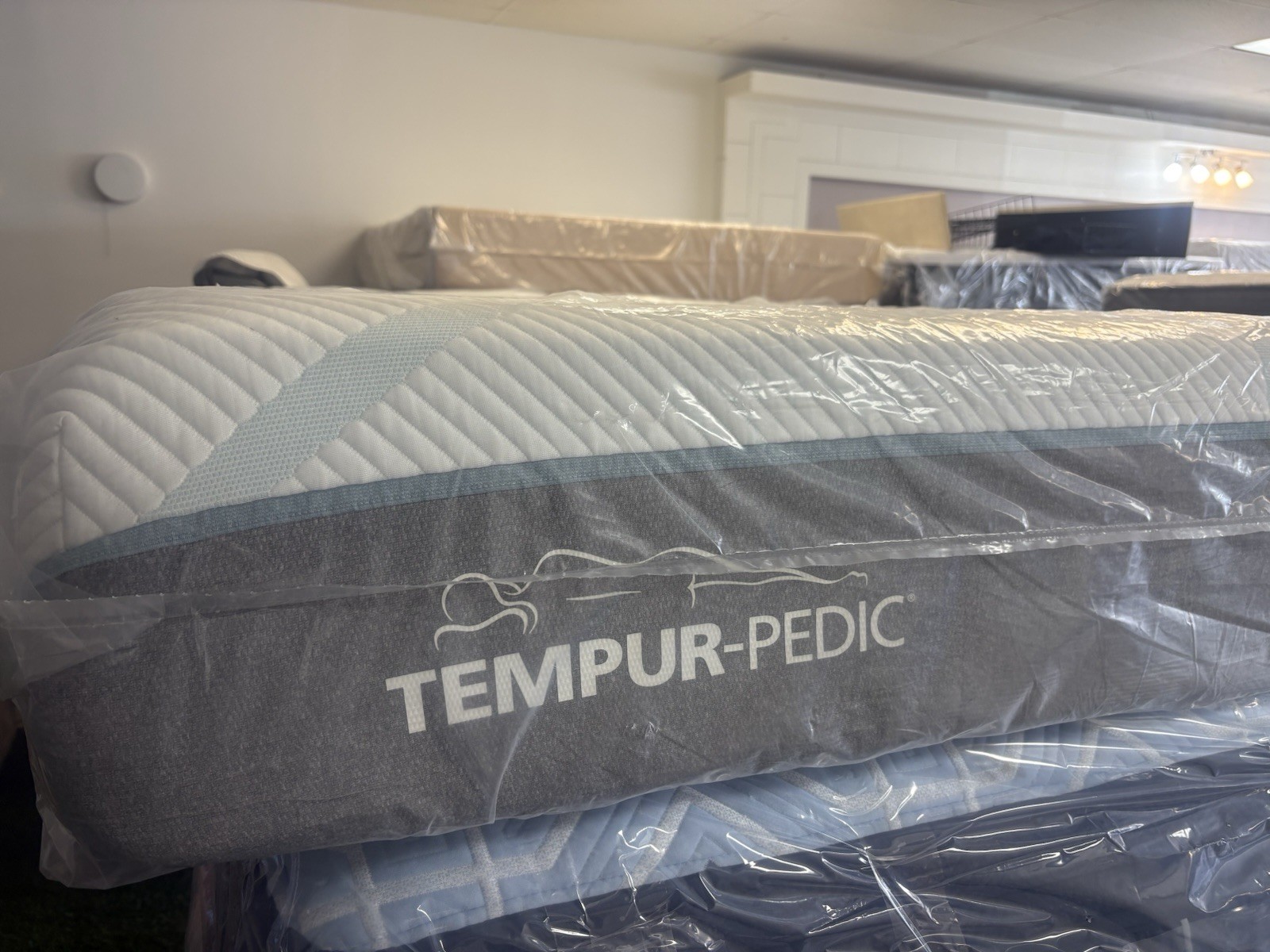 Tempurpedic Adapt Medium King Mattress BRAND NEW FREE SHIPPING!