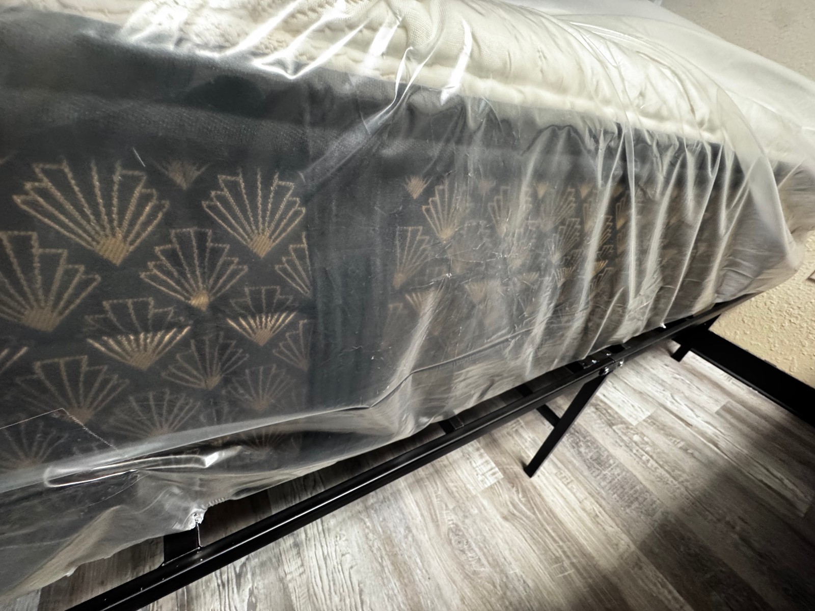 KING SIZE AIRELOOM TRESTLES M2 PLUSH LUXETOP (SEALED IN PLASTIC) -MSRP $8,299.99