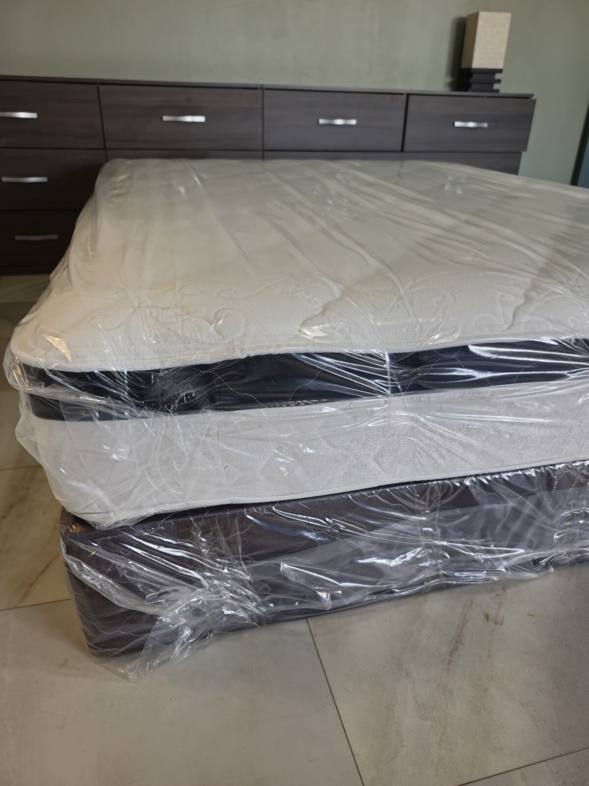 Brand New Queen-Size 11.5″ Hybrid Eurotop Mattress! Free Same-Day Delivery!