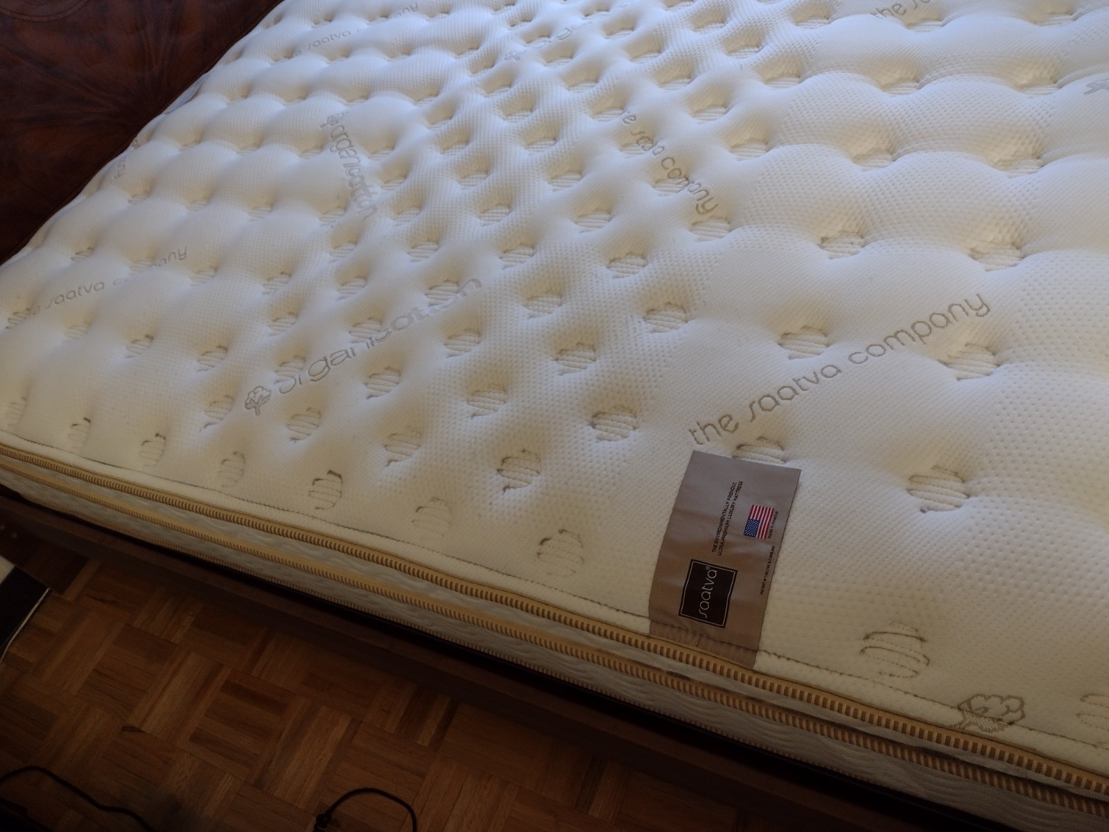Saatva Classic Queen Mattress 11.5″ Luxury Firm and Slatted Metal Base – PICKUP