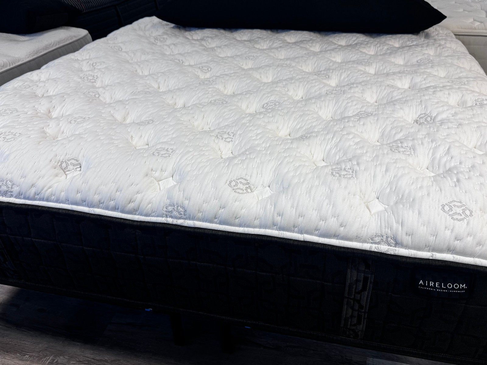 Aireloom Holland Maid 13.5″ Cushion Firm Mattress (MSRP 8,359)