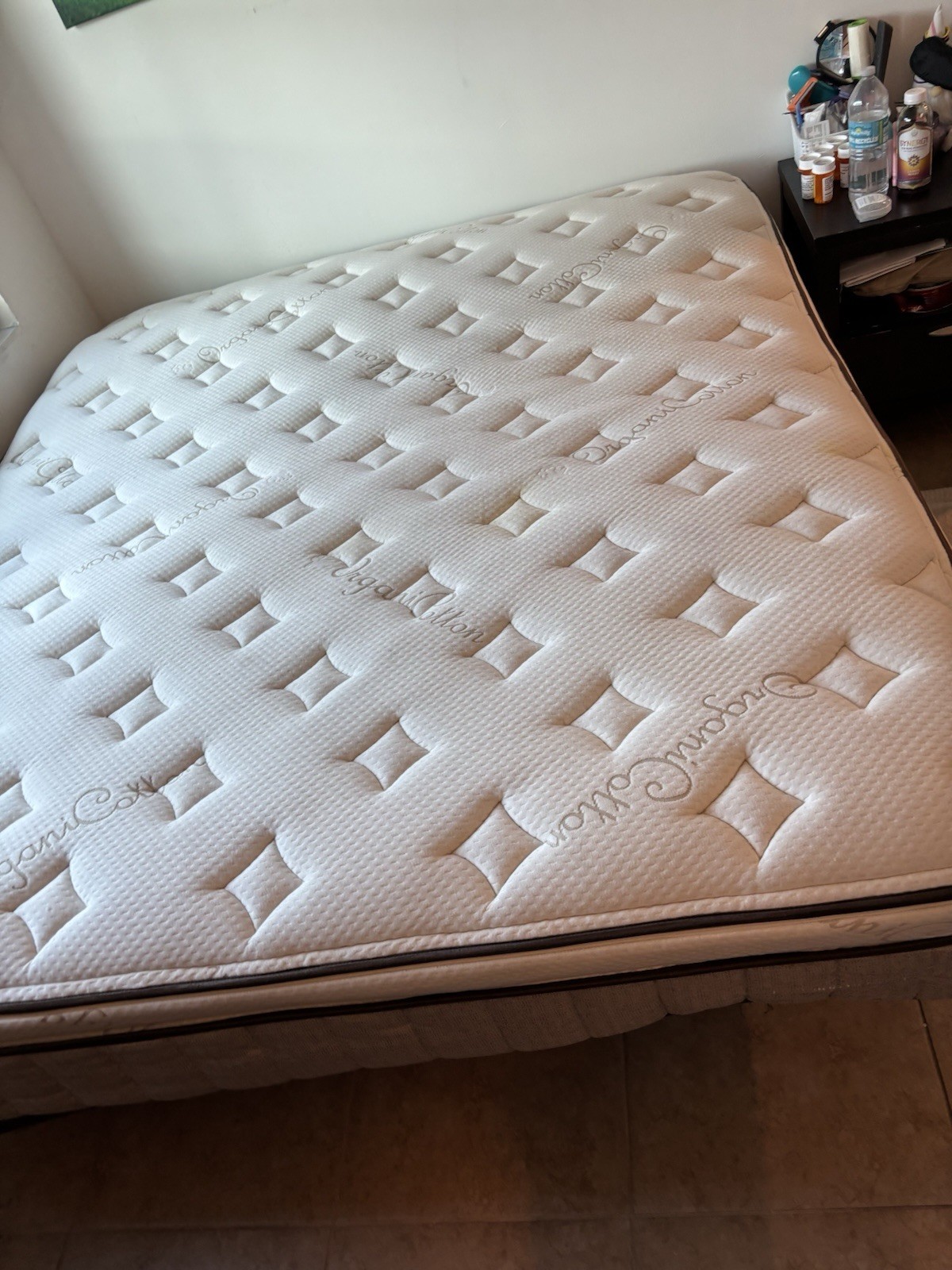 Nest Bedding Hybrid Latex Queen Mattress, Firm Quilted Fabric Cover, White/Gray