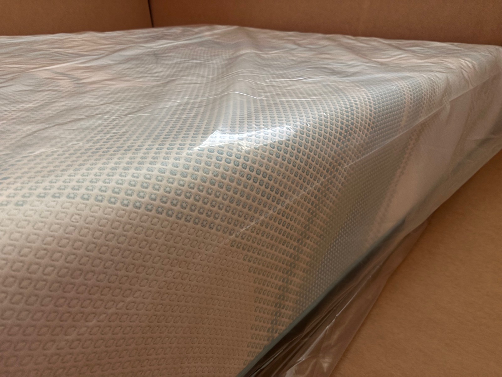 Tempurpedic Luxe Breeze Medium Hybrid 2.0 Queen Mattress 2025 LuxeBreeze NEW!