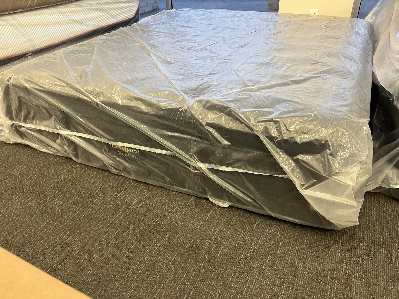 New BEAUTYREST BLACK Series 4 Medium Summit PILLOW-TOP King MATTRESS $6,199.00
