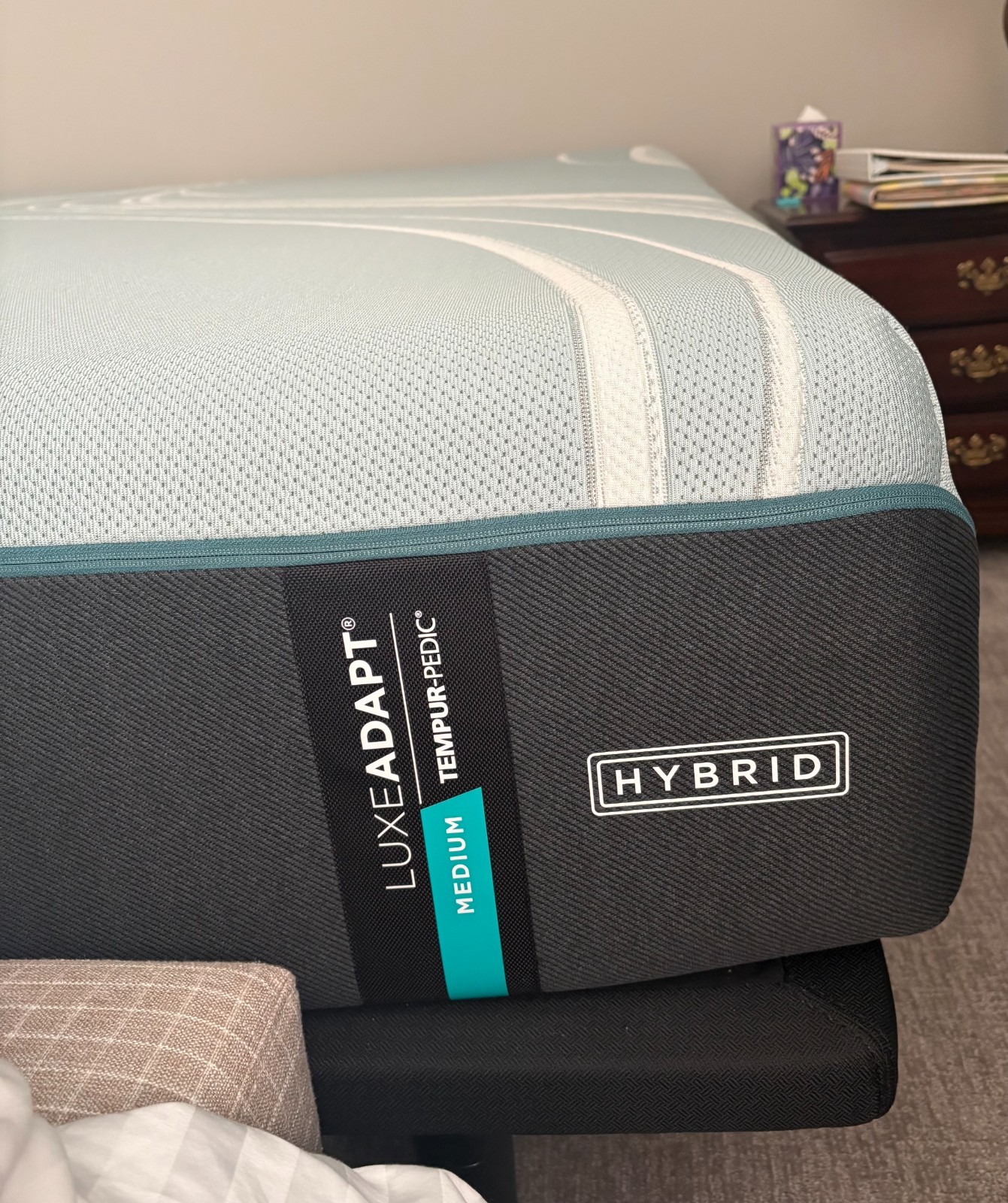 Tempur-Pedic LuxeAdapt 2.0 Medium Hybrid Queen Mattress