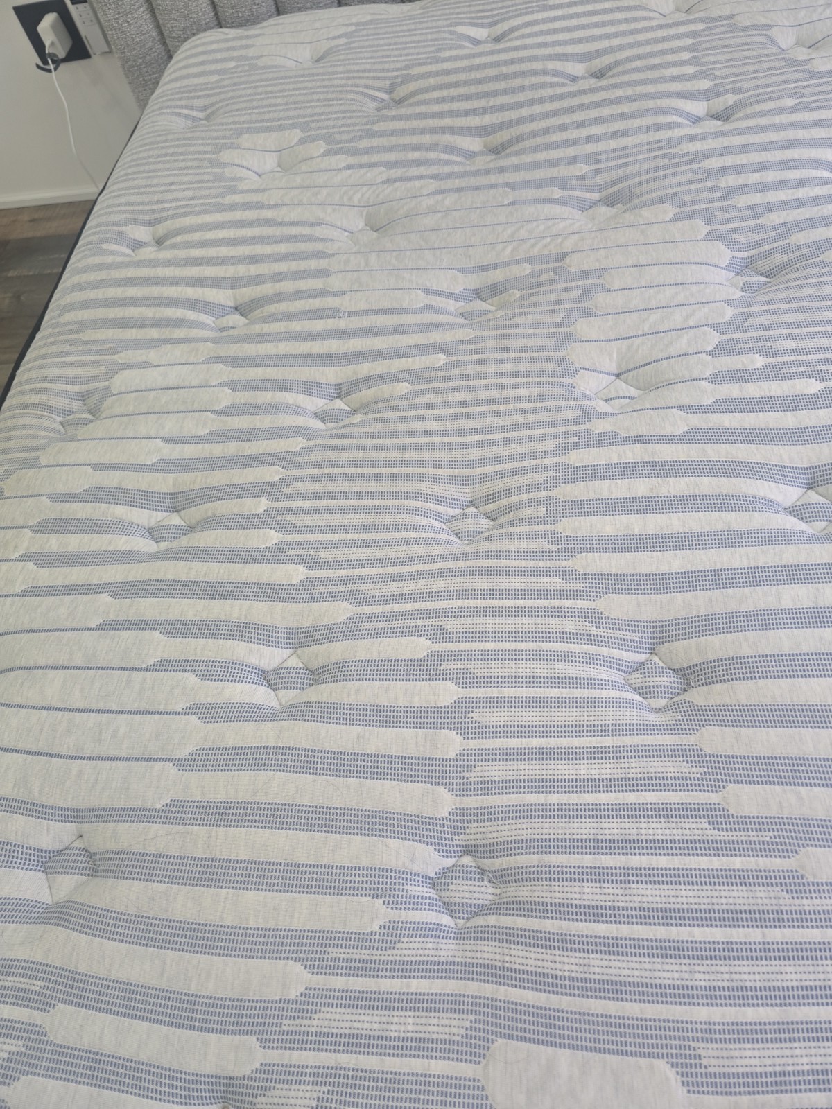Kevin Charles By Sealy Signature 13″ Medium Tight Top Mattress