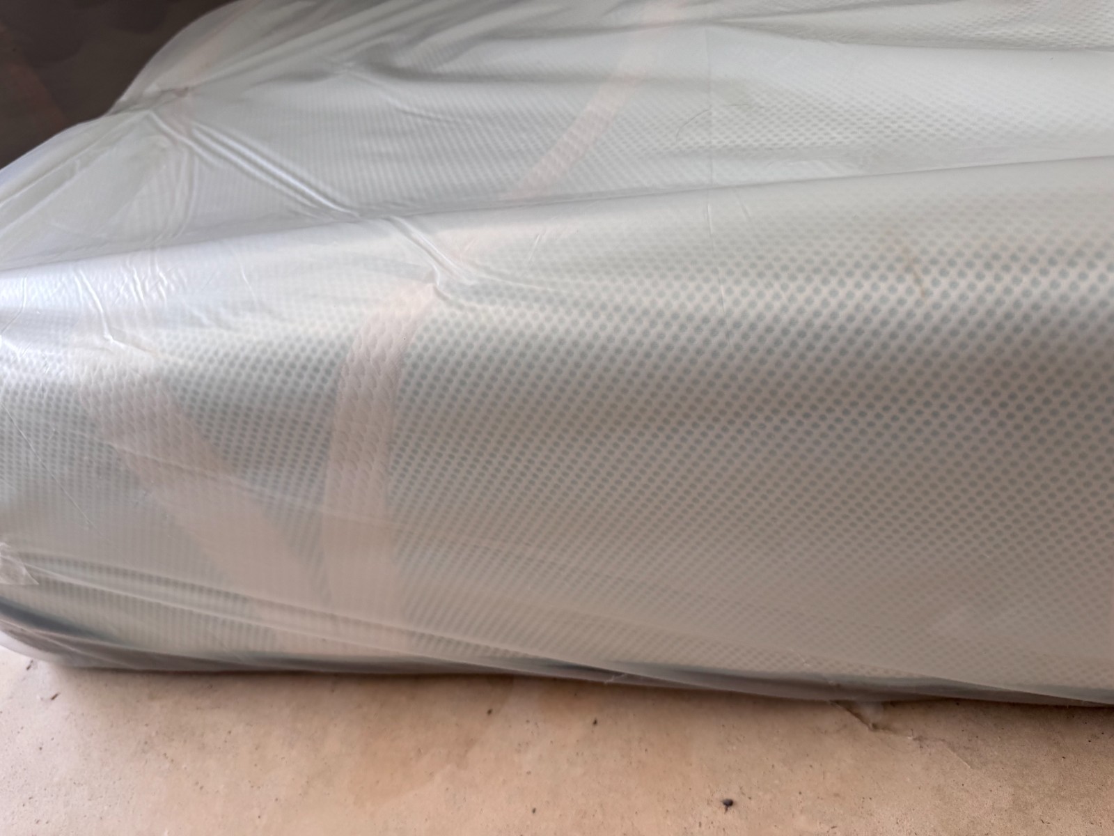 Tempur-pedic mattress Pro breeze Hybrid Pure Cool Twin XL 84” ex-display.