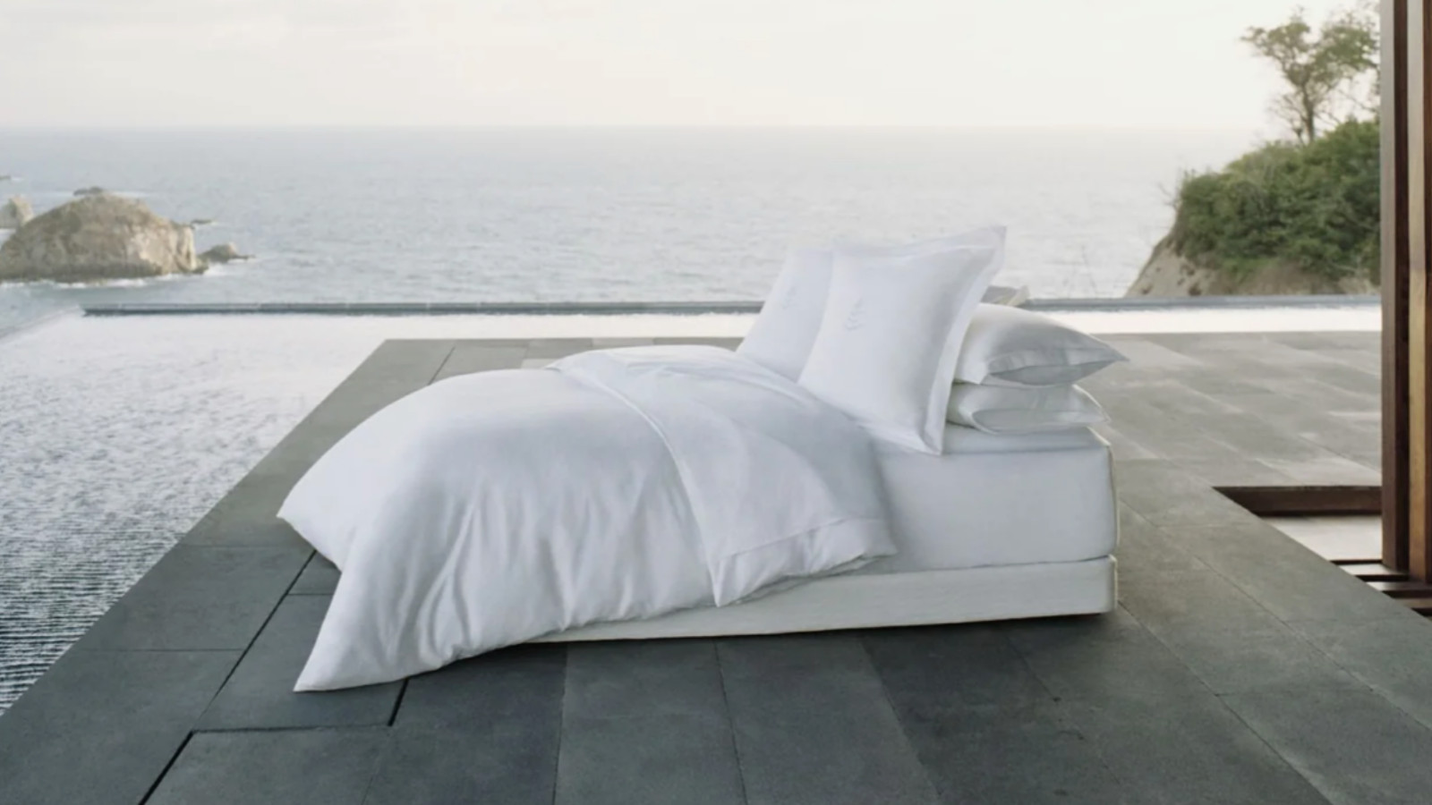 Four Seasons Signature Sleep Bed Set Queen