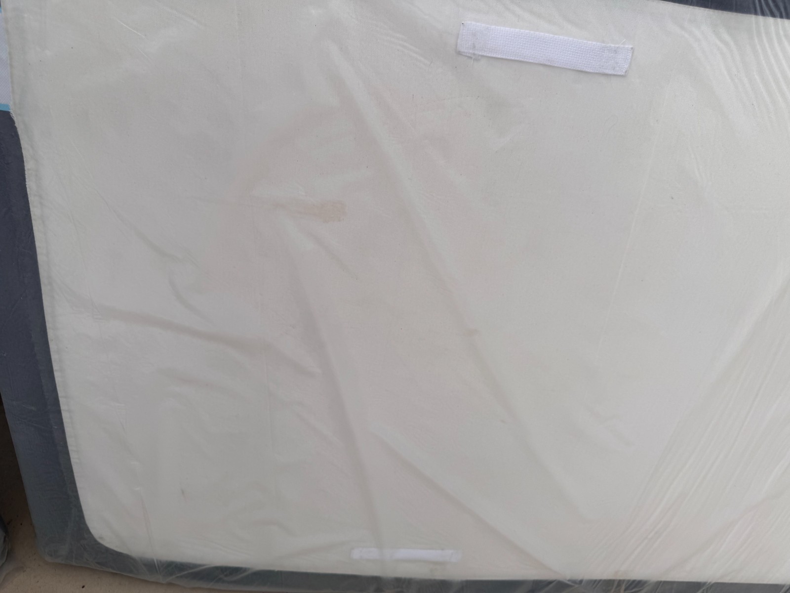 Tempur-pedic mattress Pro breeze Hybrid Pure Cool Twin XL 84” ex-display.