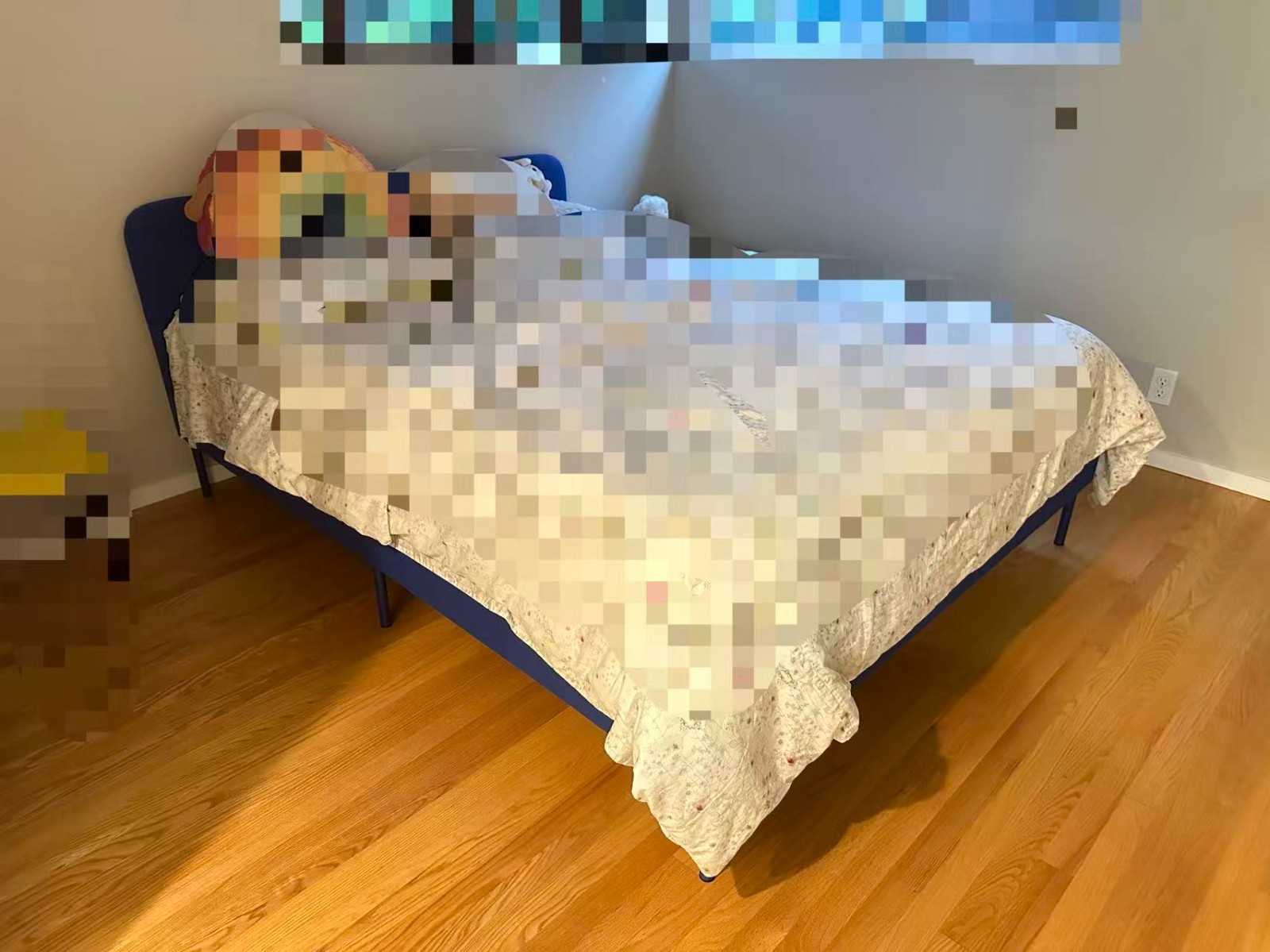 Sealy Posturepedic plus Queen size mattress bought in 2023, perfect condition