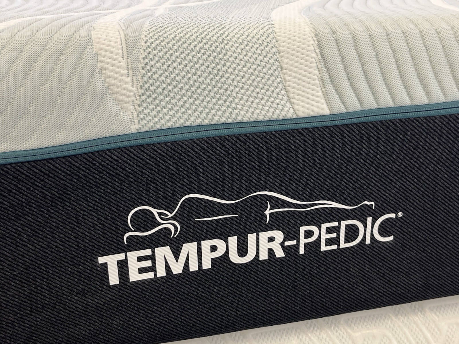New Tempurpedic ProAdapt Medium Hybrid 2.0 Cal-King Mattress (Free Shipping)