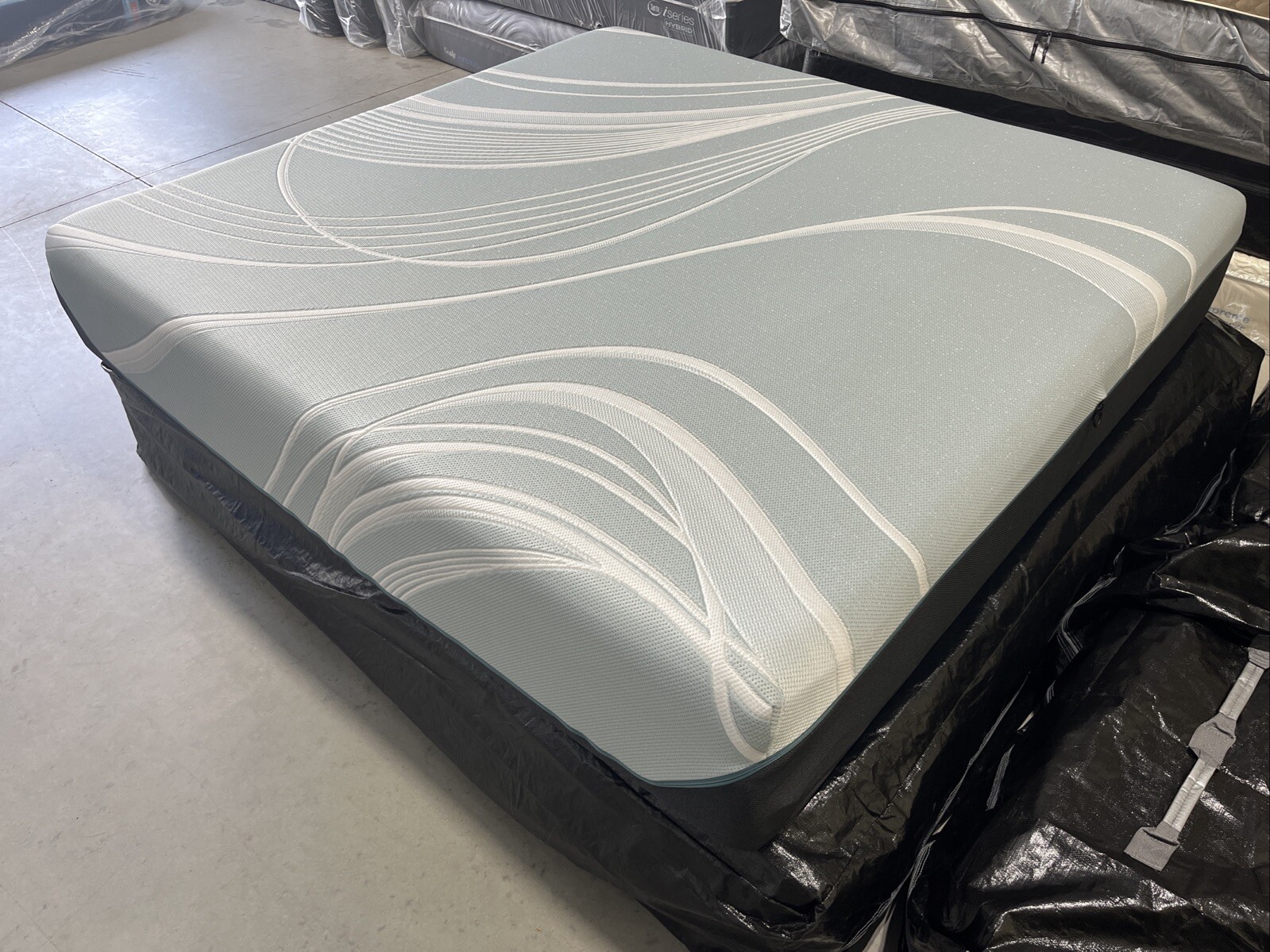 New TempurPedic LuxeAdapt 2.0 Medium Hybrid Queen Mattress Only $4299 Free Ship