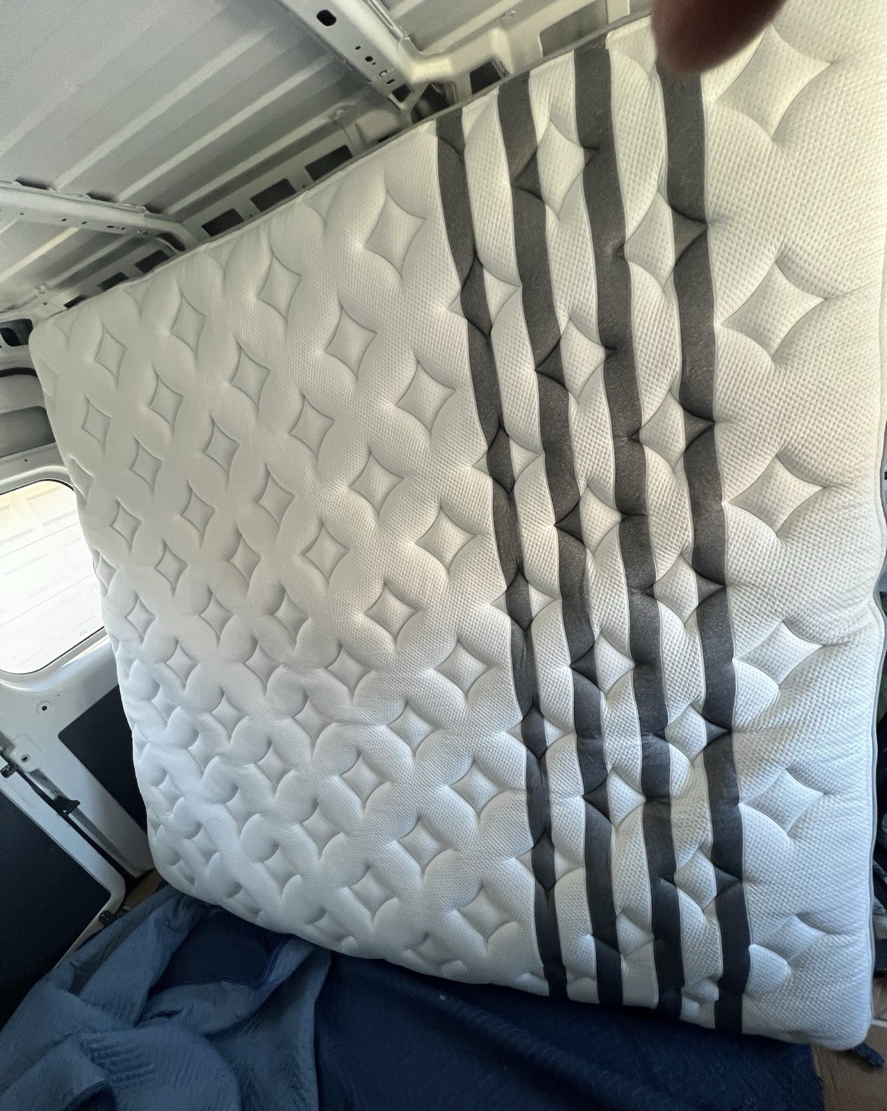 Leesa Legend Chill King Size Mattress Coil Spring Foam Geometric Pattern