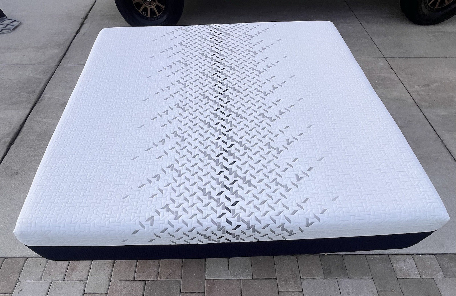 Nectar Luxe King Memory Foam Mattress Medium Firm Cooling White/Blue