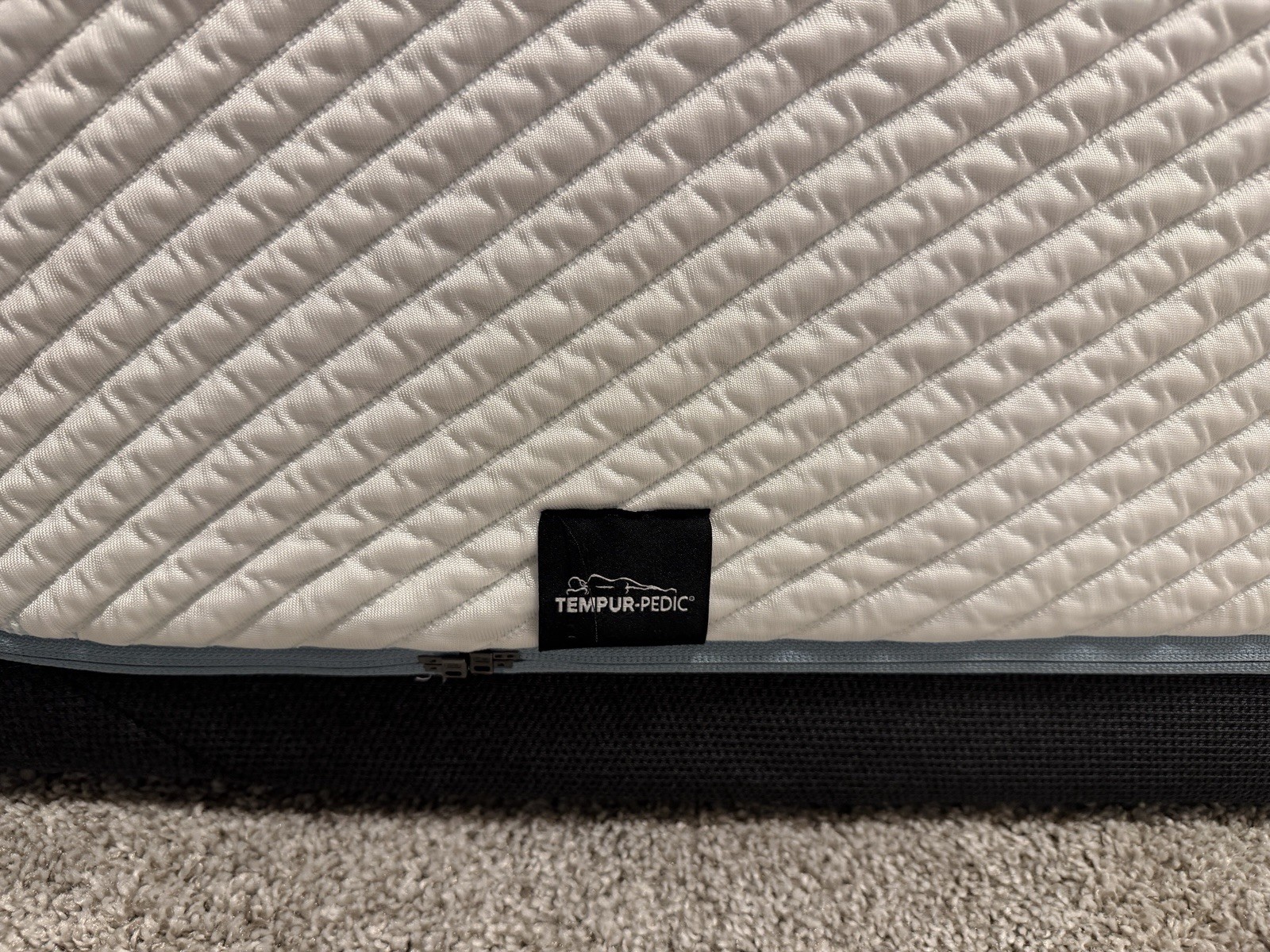 Tempur-Pedic PRO Adapt Medium Hybrid Queen Mattress – ZERO WEAR SHOWING