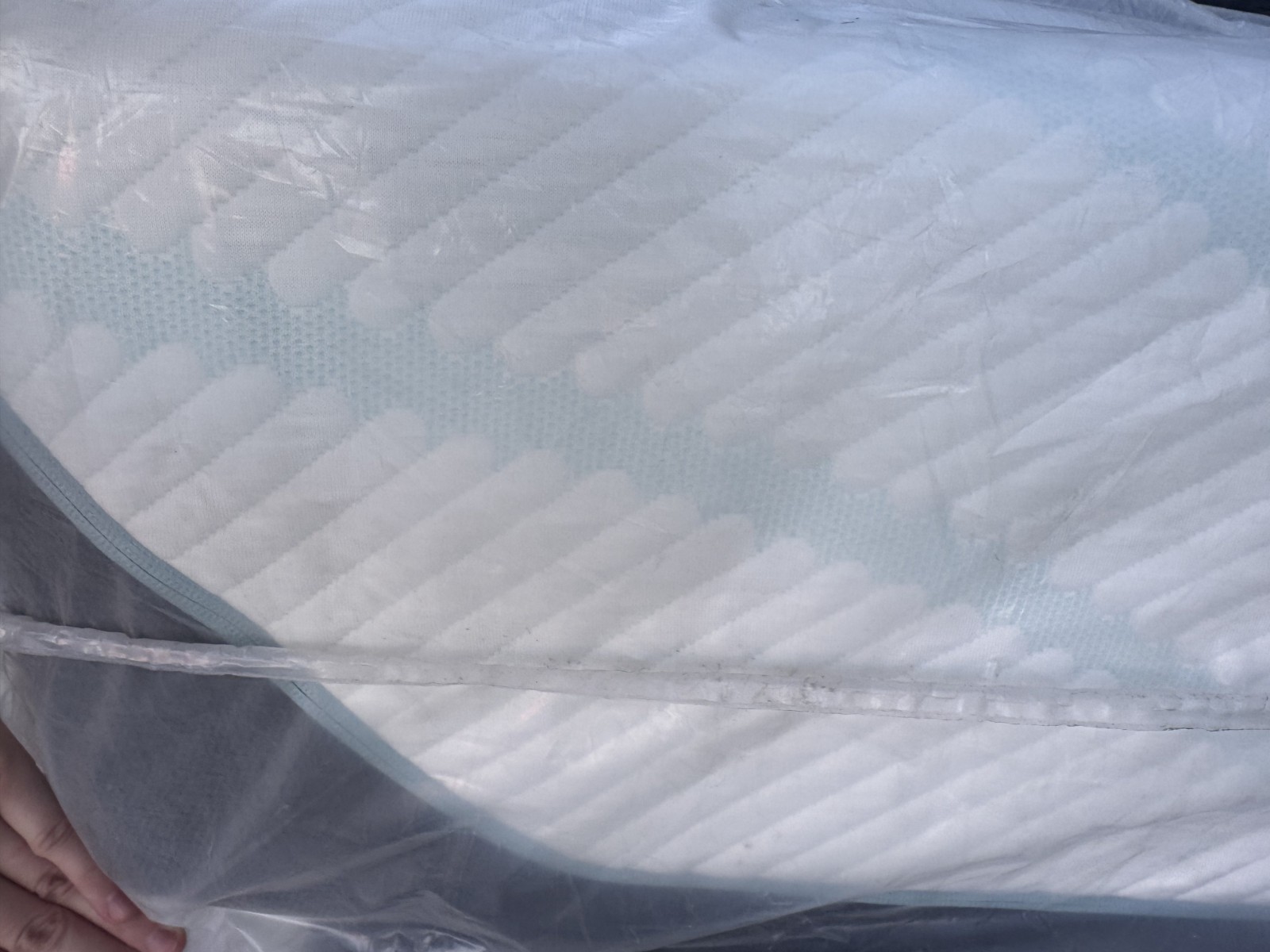 Tempur-pedic mattress Pro Adapt Medium Contour Tech Twin XL/Split CK ex-display.