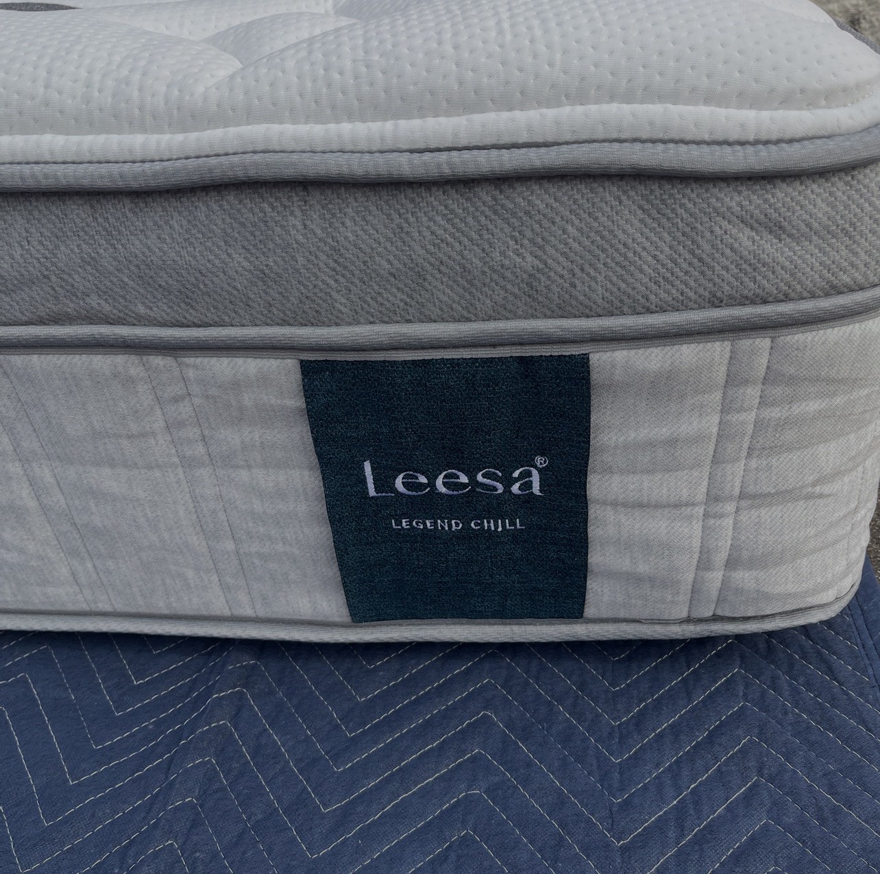 Leesa Legend Chill King Size Mattress Coil Spring Foam Geometric Pattern