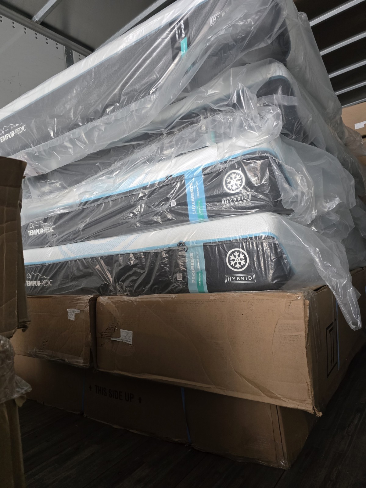 Brand New Tempur-Pedic 2.0 LuxeAdapt Medium Hybrid QUEEN SIZE Sealed Inside Box