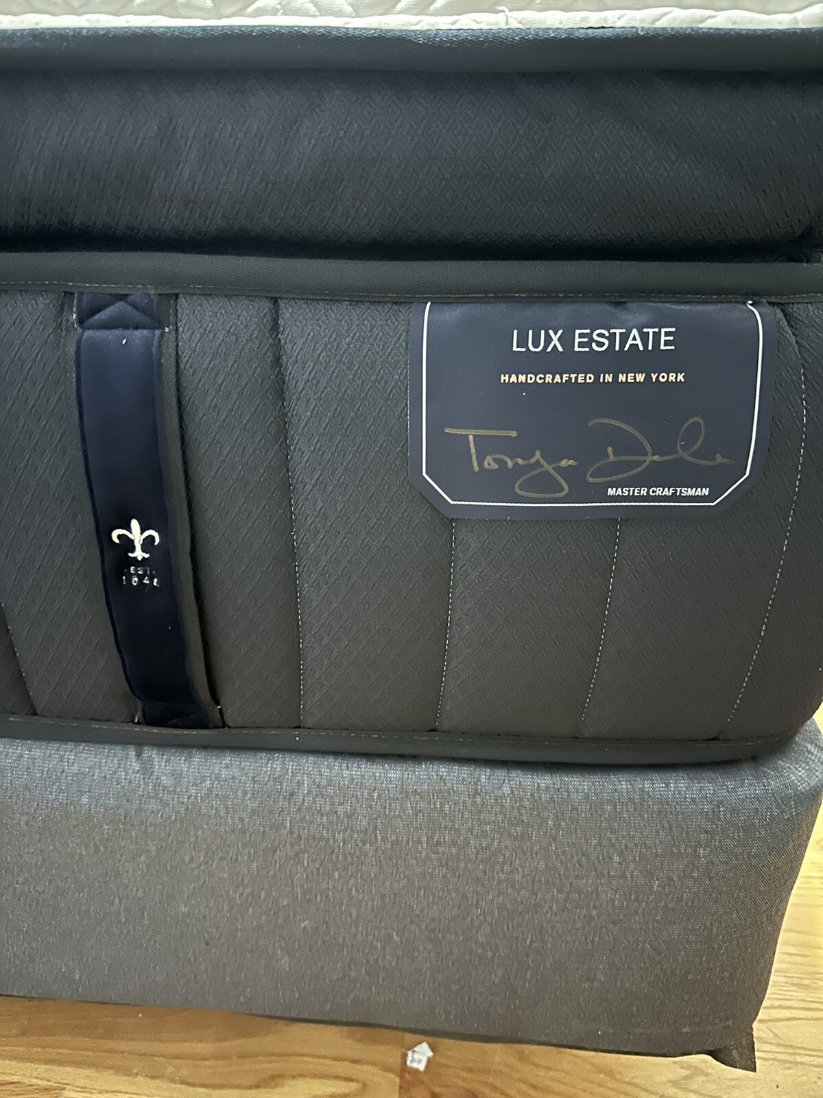 Stearns and Foster Lux Estate Cassatt Luxury Plush Pillow Top Queen + box spring