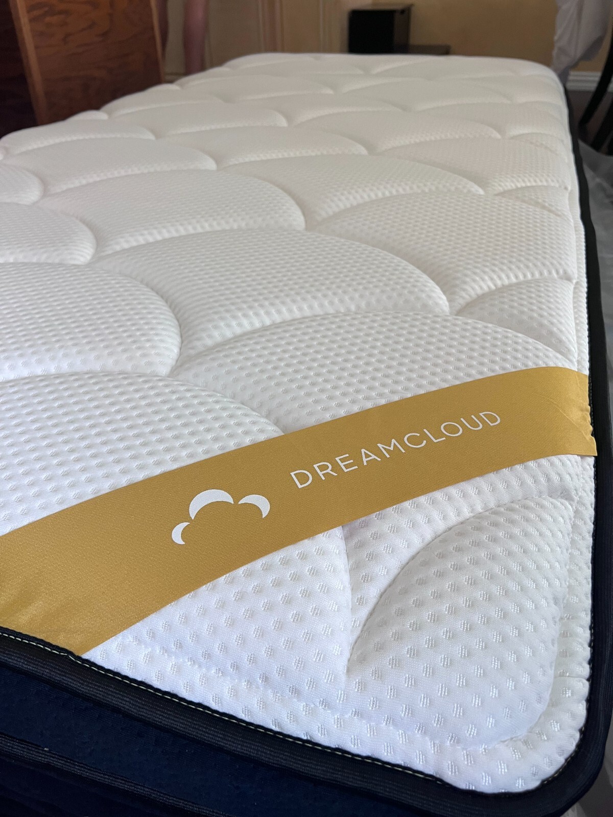 The DreamCloud Premier Rest Twin XL – MINT CONDITION